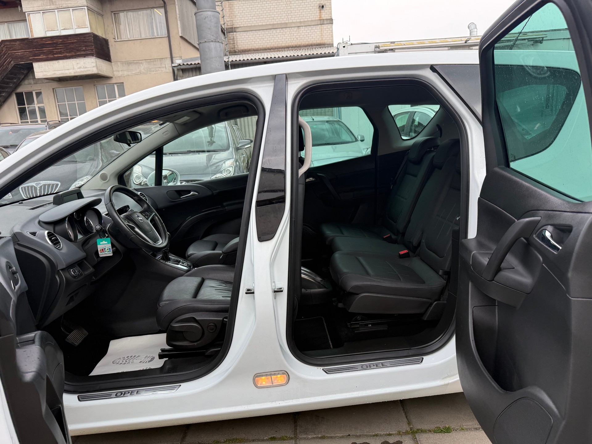 OPEL Meriva 1.7 CDTi Color Edition Automatic-image-11