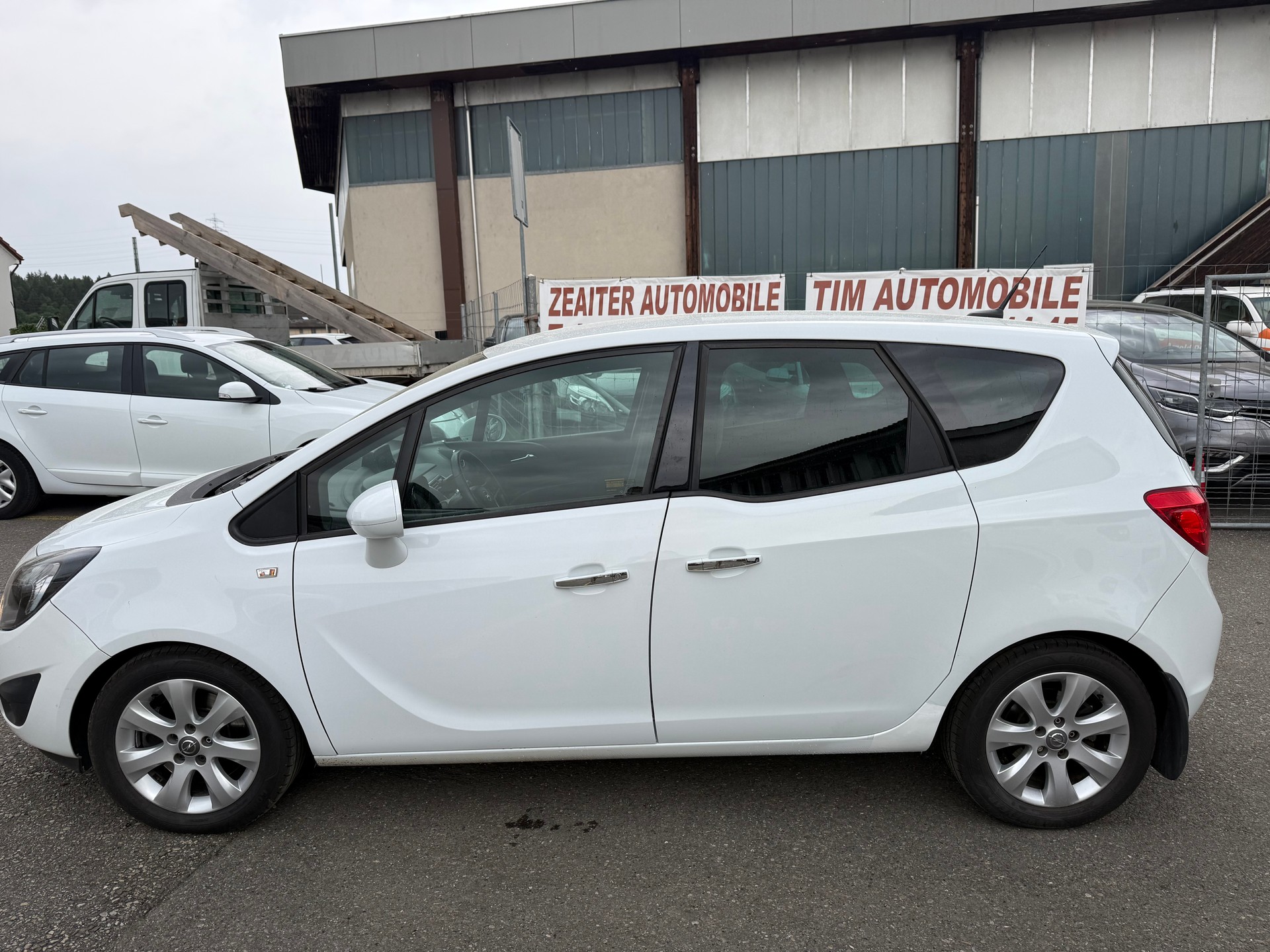 OPEL Meriva 1.7 CDTi Color Edition Automatic-image-3