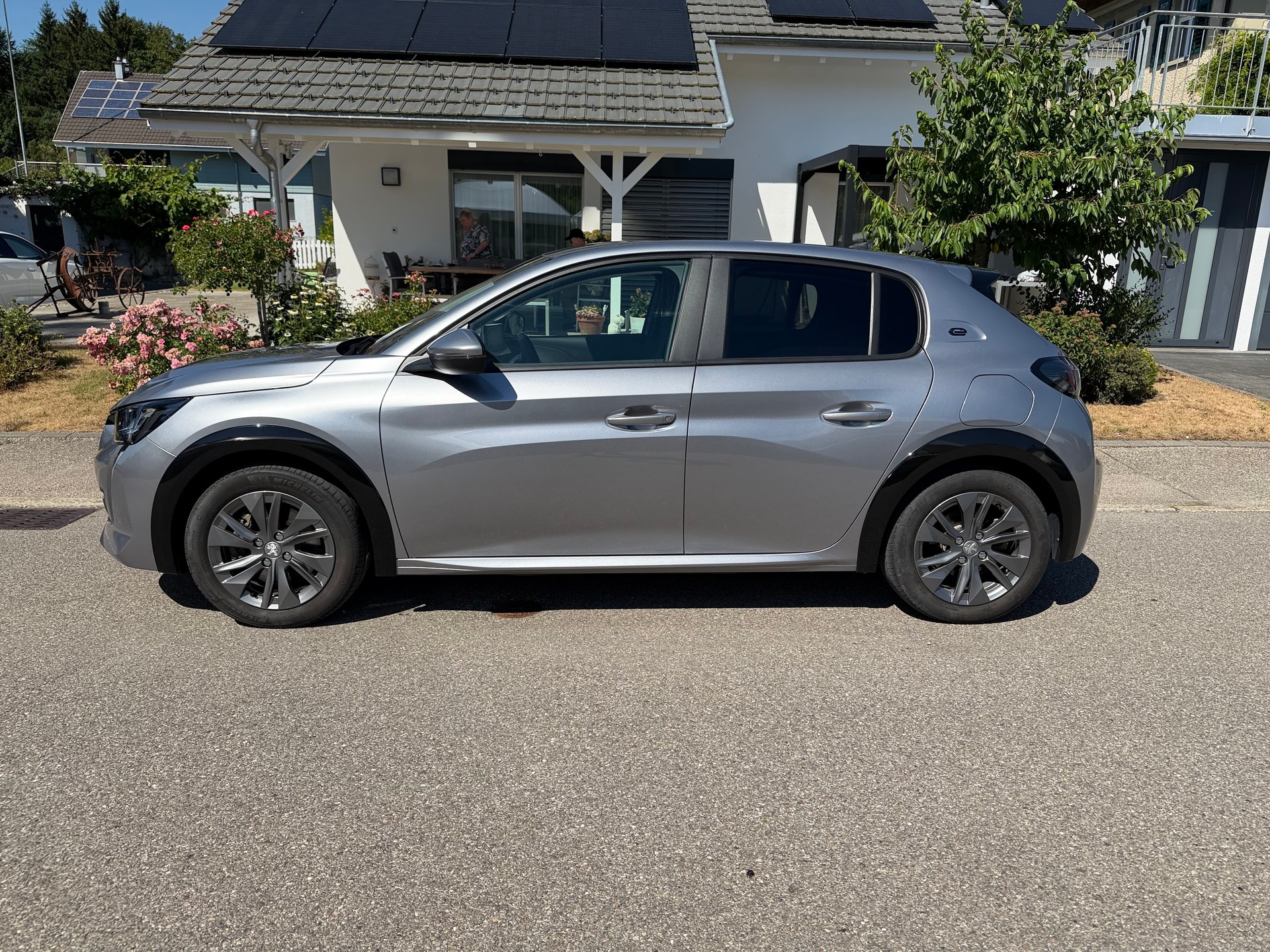 PEUGEOT 208 Elektrik Active-image-3