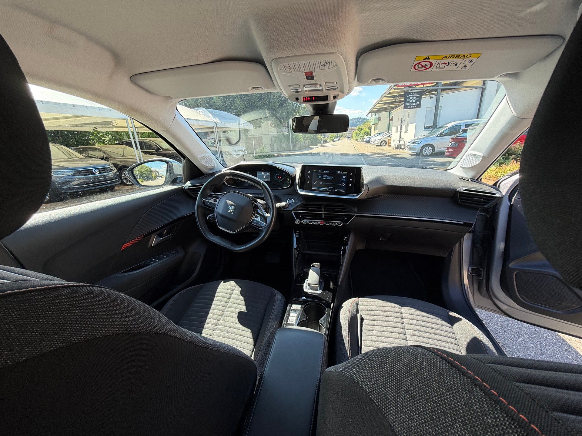 PEUGEOT 208 Elektrik Active-image-12