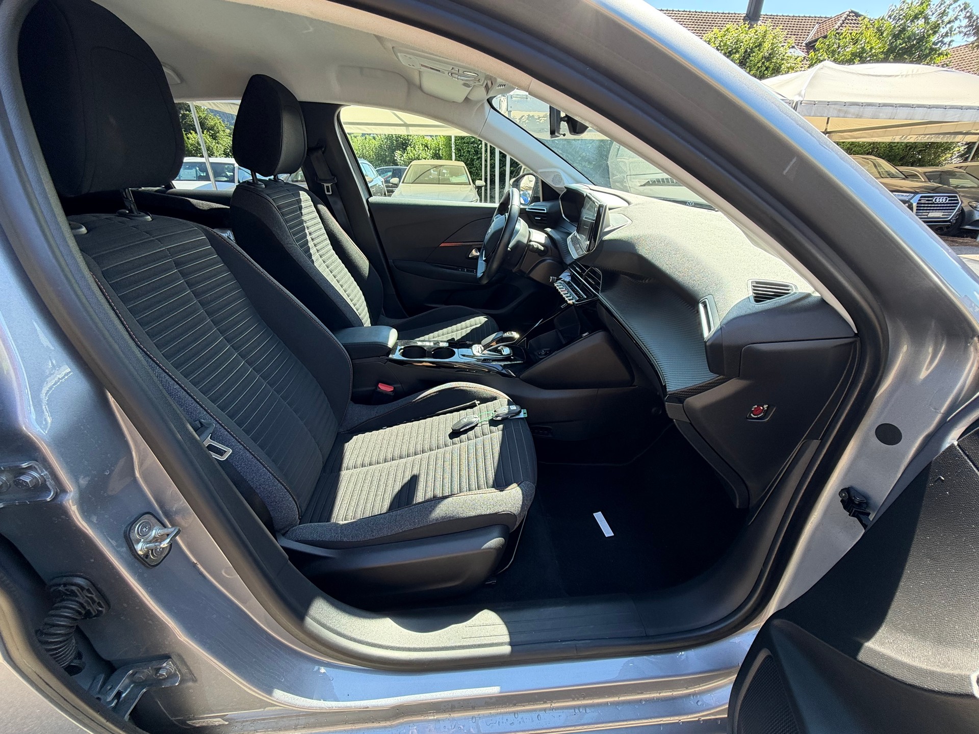 PEUGEOT 208 Elektrik Active-image-11