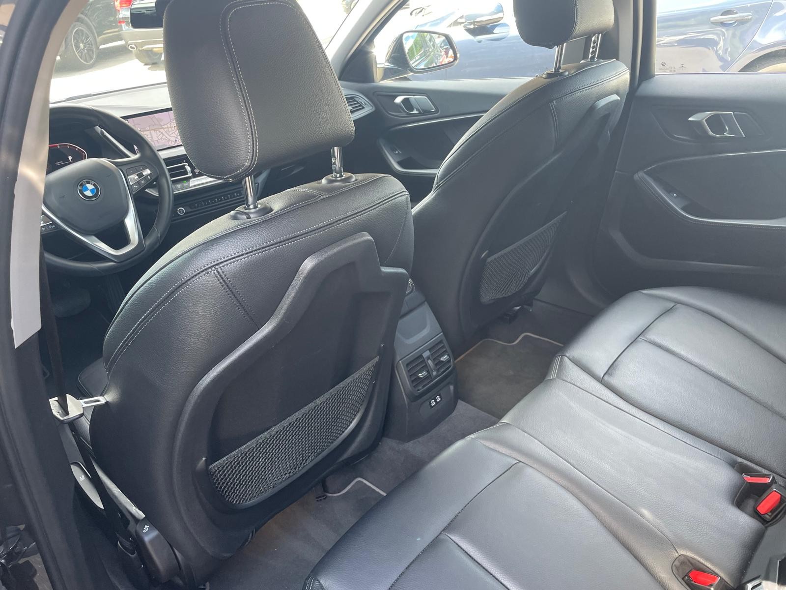 BMW 118i Steptronic-image-5
