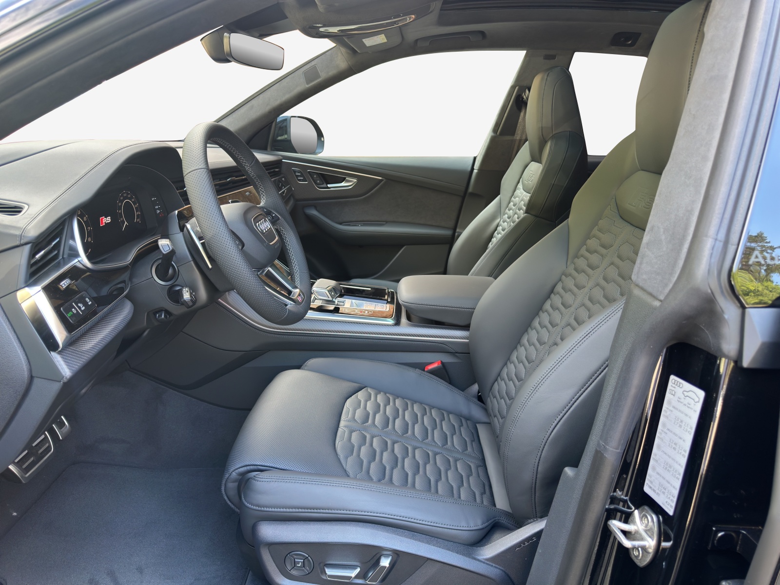 AUDI RSQ8 performance quattro-image-7