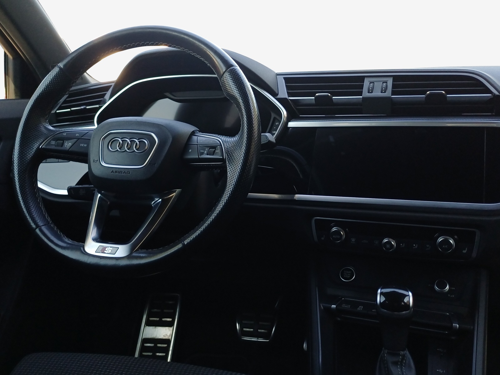 AUDI Q3 45 TFSI e S line S-tronic-image-8