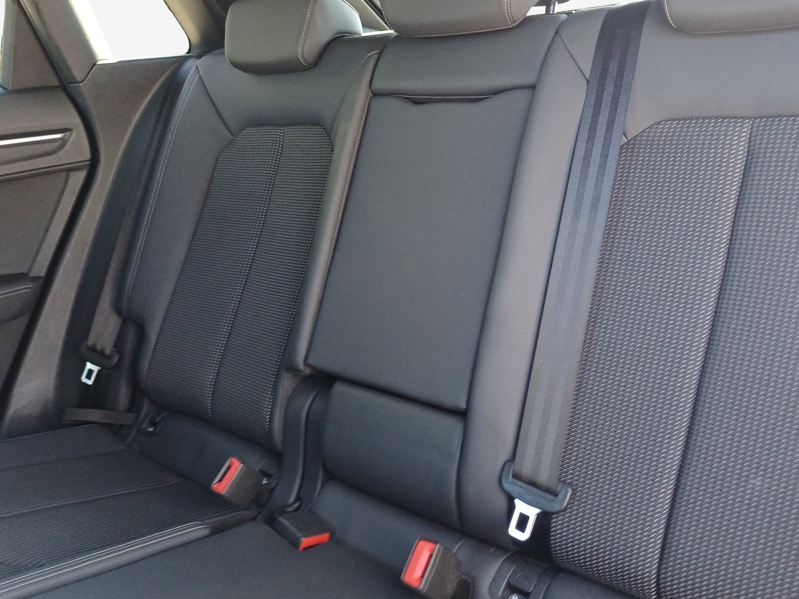 AUDI Q3 45 TFSI e S line S-tronic-image-11