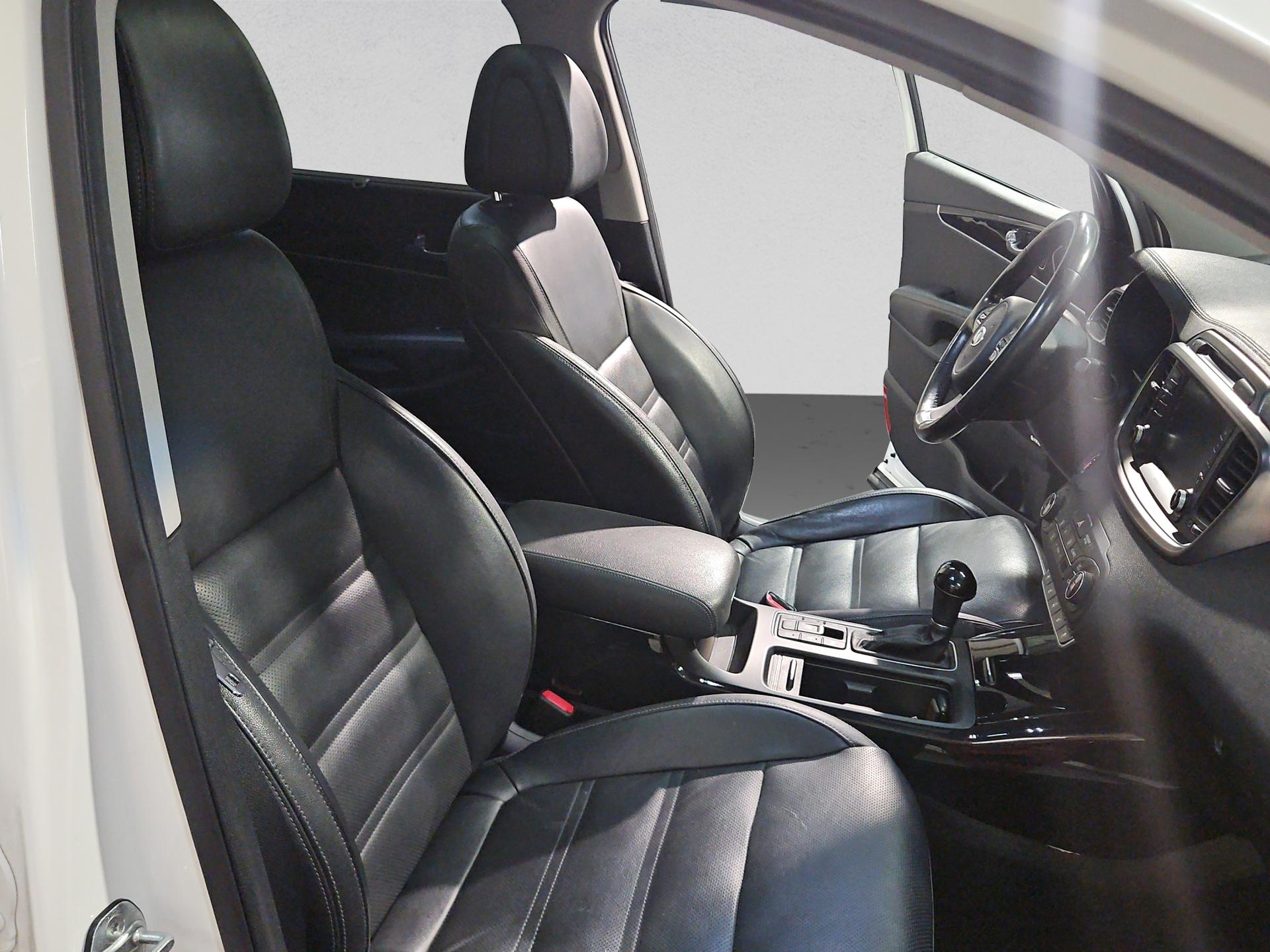 KIA Sorento 2.2 CRDI Style 7P. Automatic-image-16