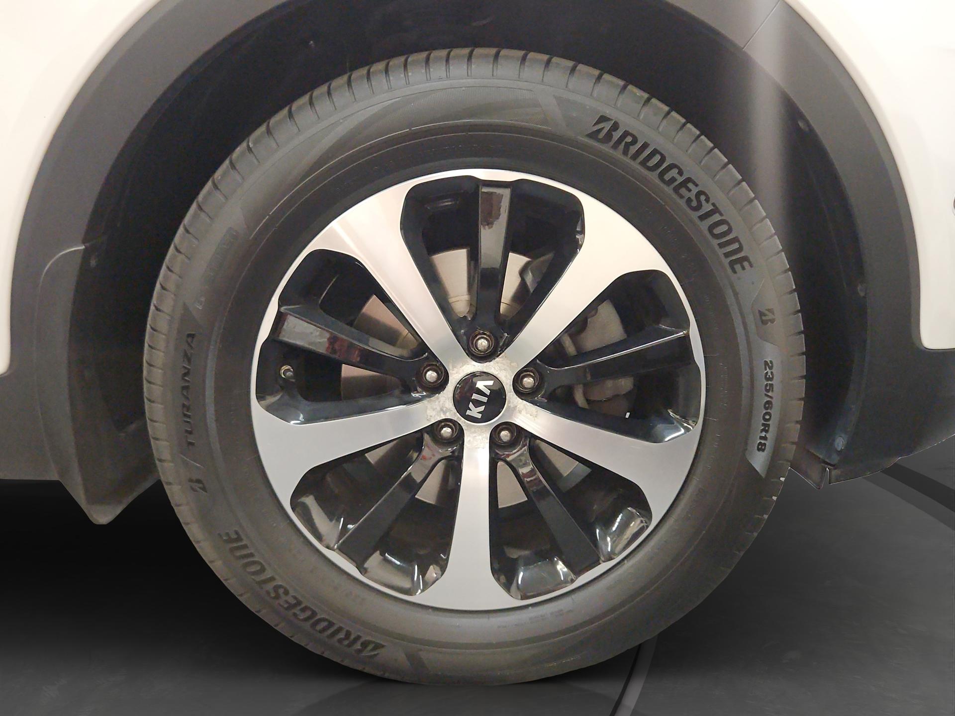 KIA Sorento 2.2 CRDI Style 7P. Automatic-image-17