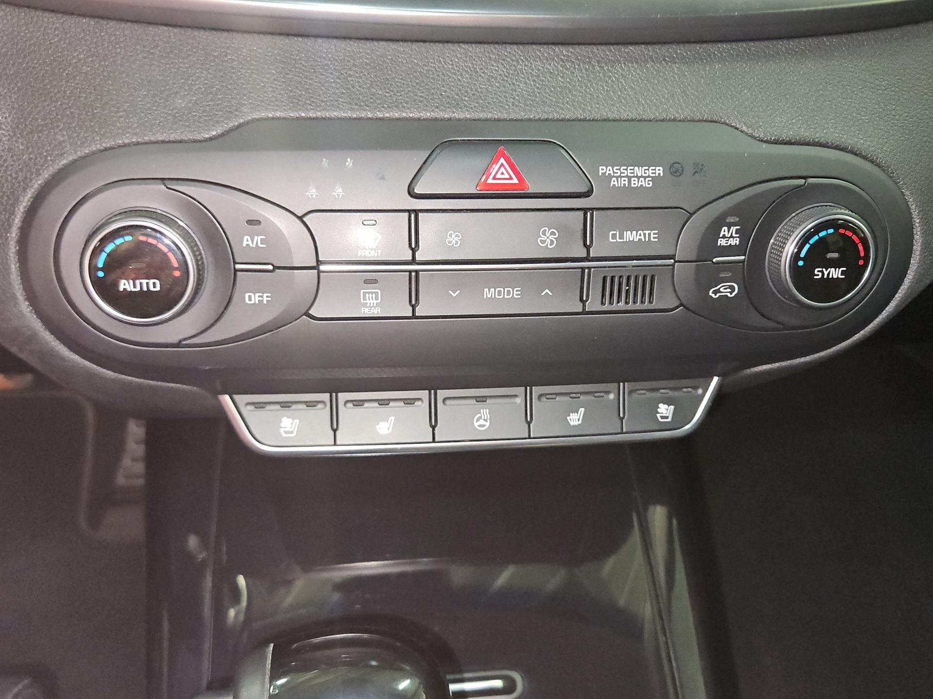 KIA Sorento 2.2 CRDI Style 7P. Automatic-image-22
