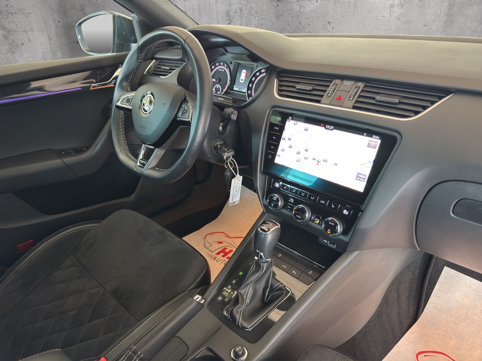 SKODA Octavia Combi 2.0 TDI RS 4x4 DSG-image-12