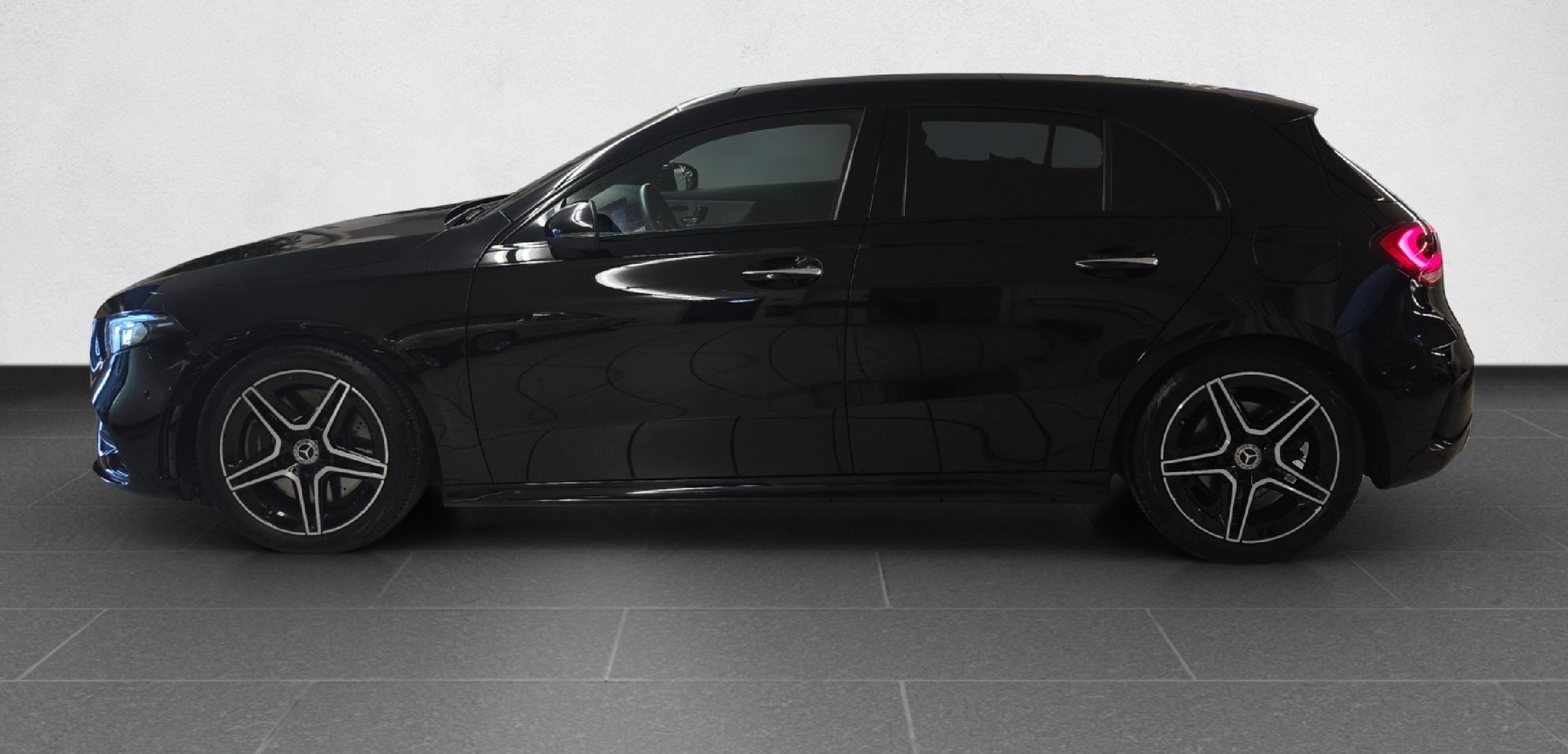 MERCEDES-BENZ A 250 4Matic AMG Line 4Matic 7G-DCT-image-3
