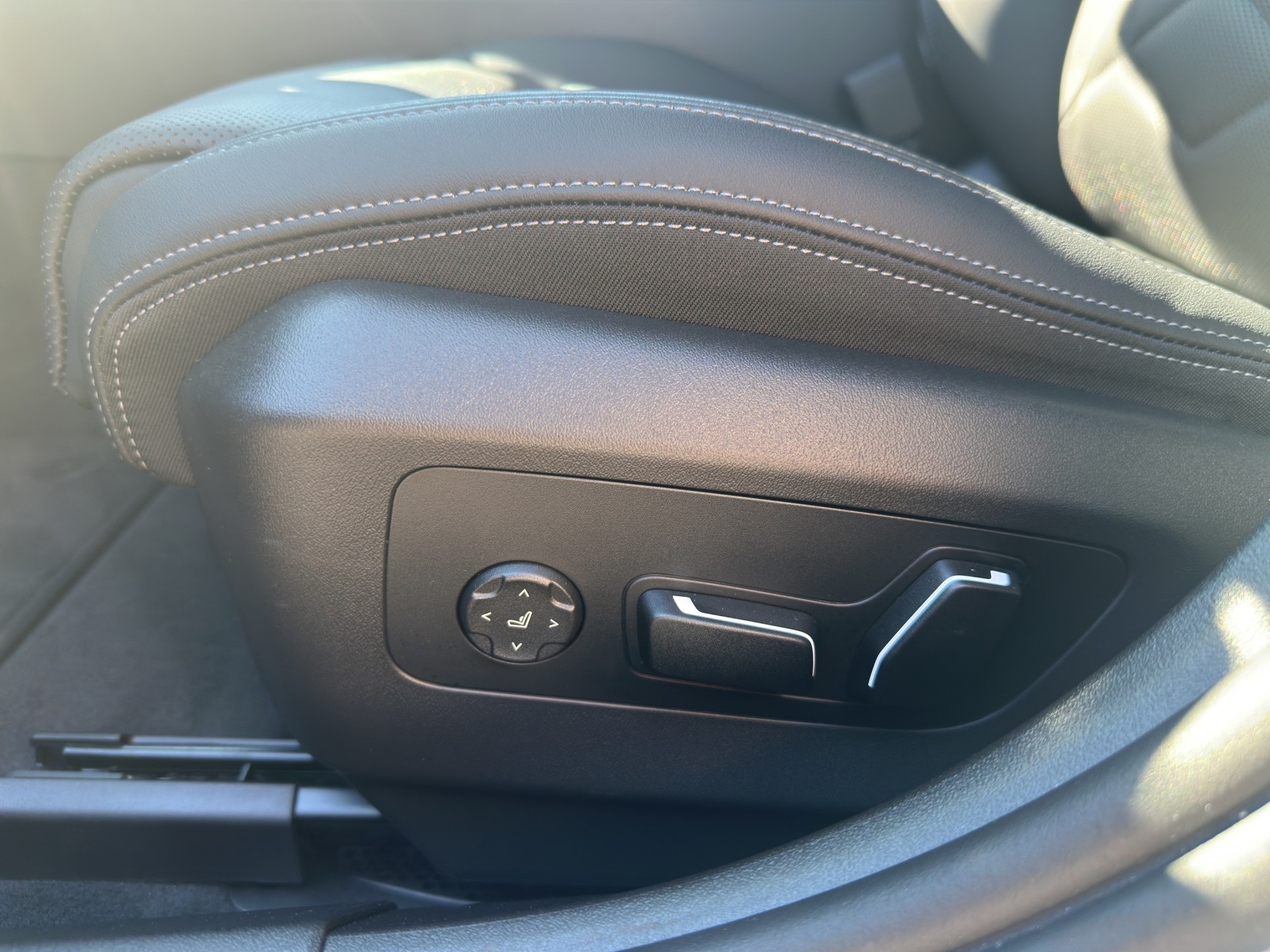 BMW 520d M Sport Pro 48V Touring Steptronic sDrive-image-12