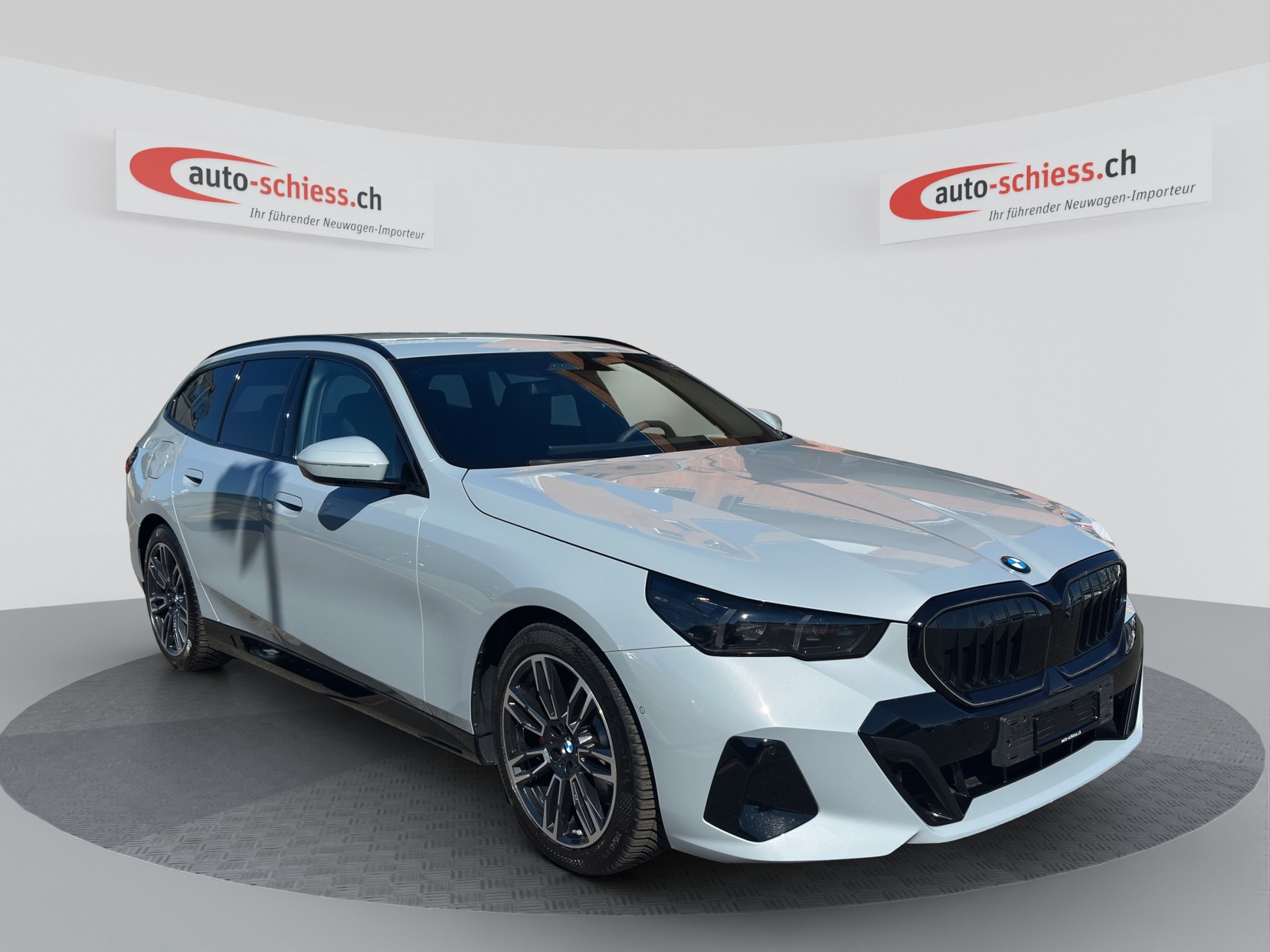 BMW 520d M Sport Pro 48V Touring Steptronic sDrive-image-0
