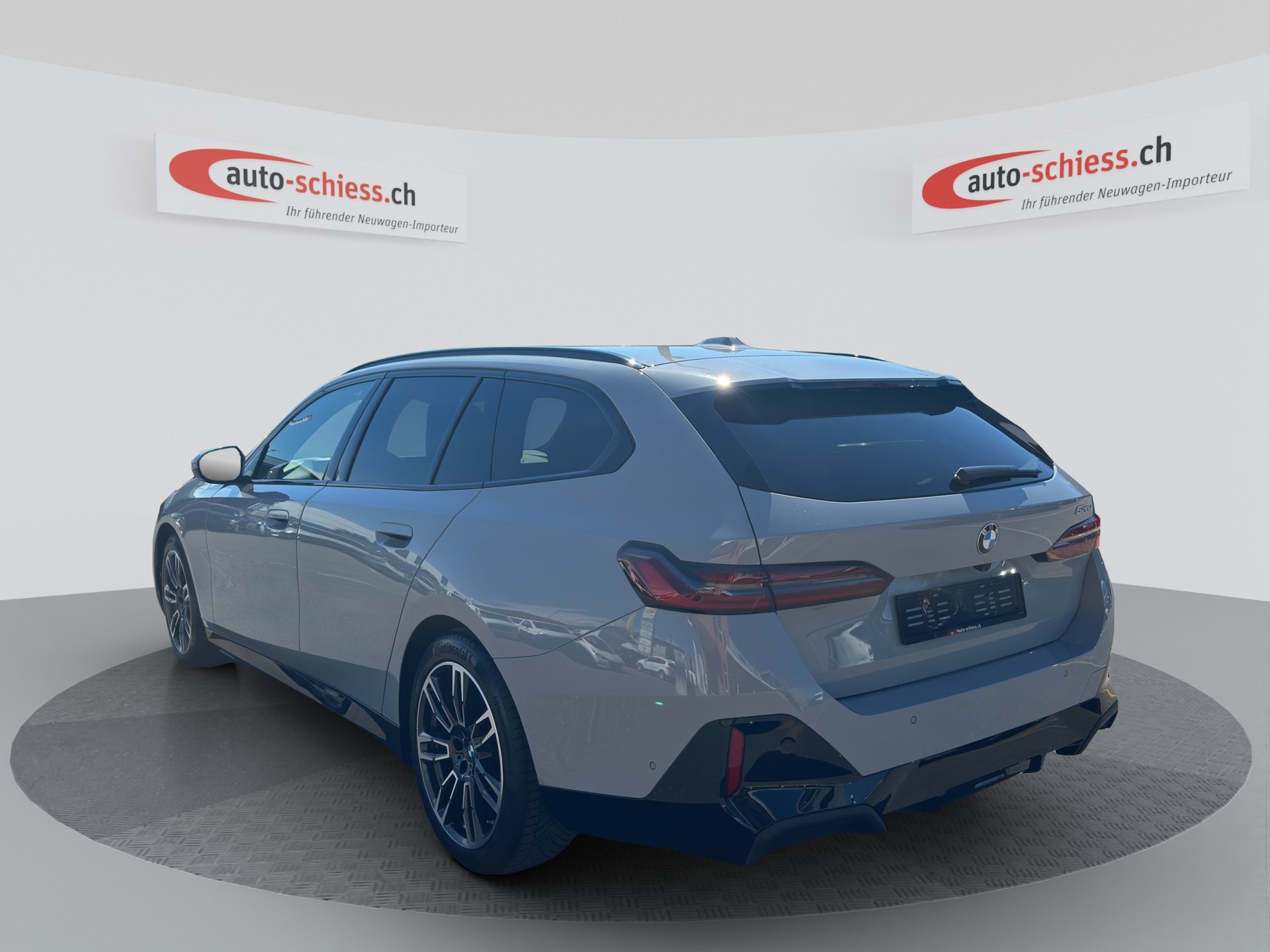 BMW 520d M Sport Pro 48V Touring Steptronic sDrive-image-2