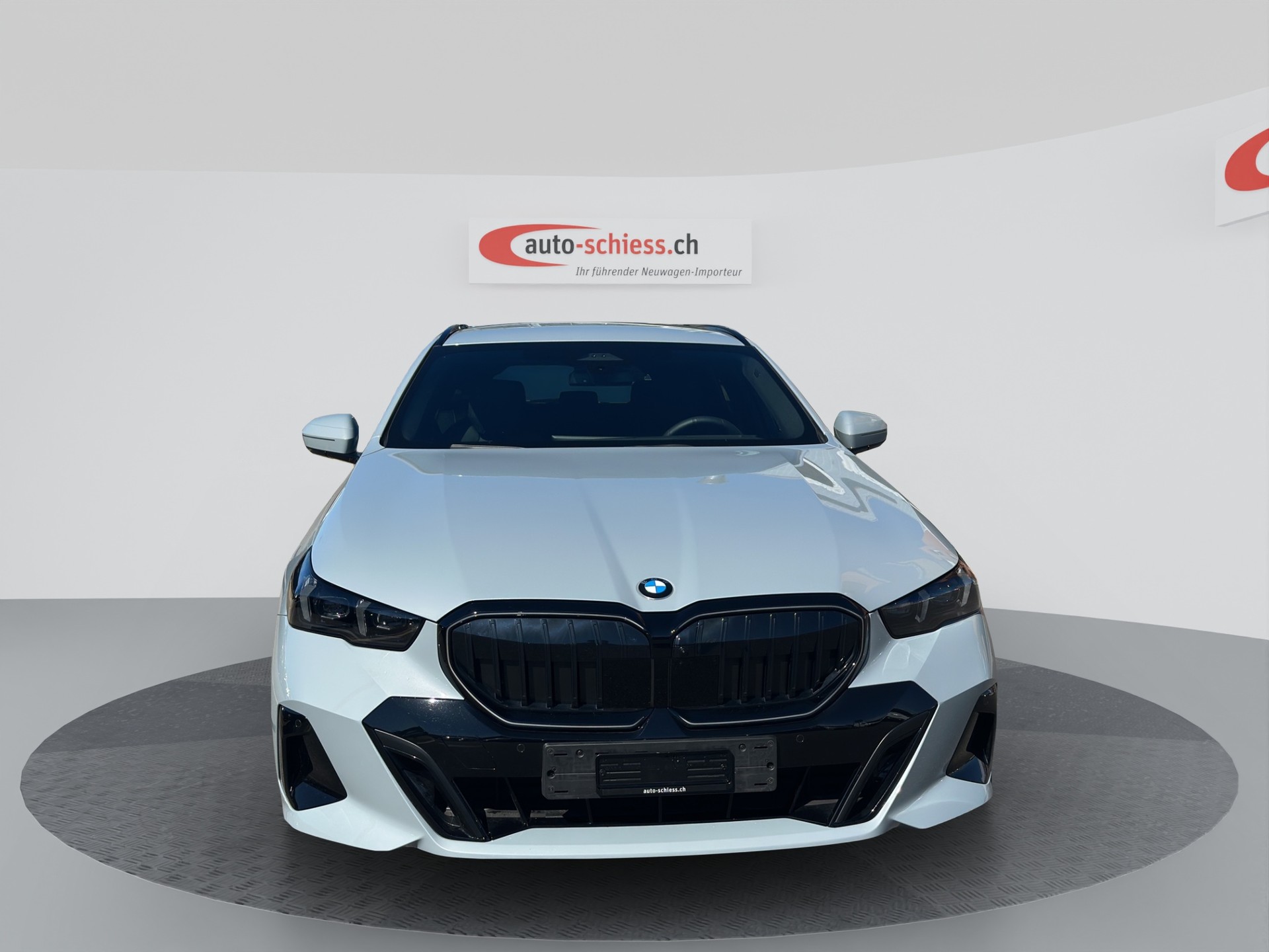BMW 520d M Sport Pro 48V Touring Steptronic sDrive-image-1
