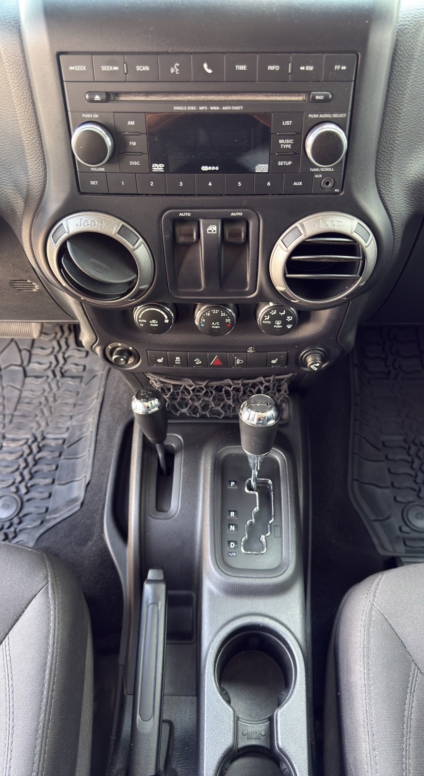 JEEP Wrangler 2.8 CRD Black Edition II Automatic-image-10