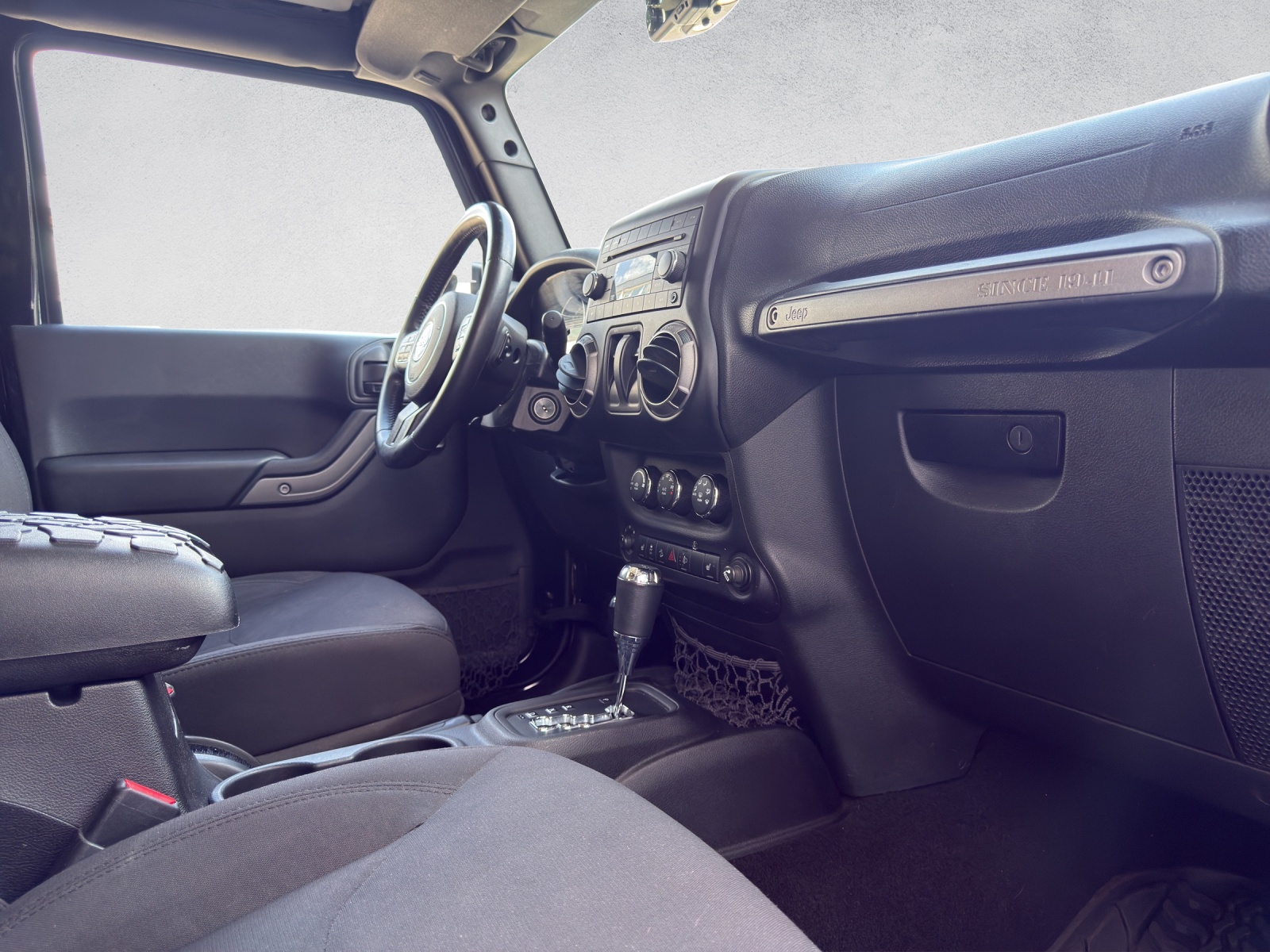 JEEP Wrangler 2.8 CRD Black Edition II Automatic-image-13
