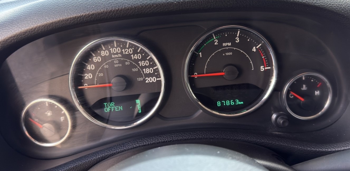 JEEP Wrangler 2.8 CRD Black Edition II Automatic-image-9