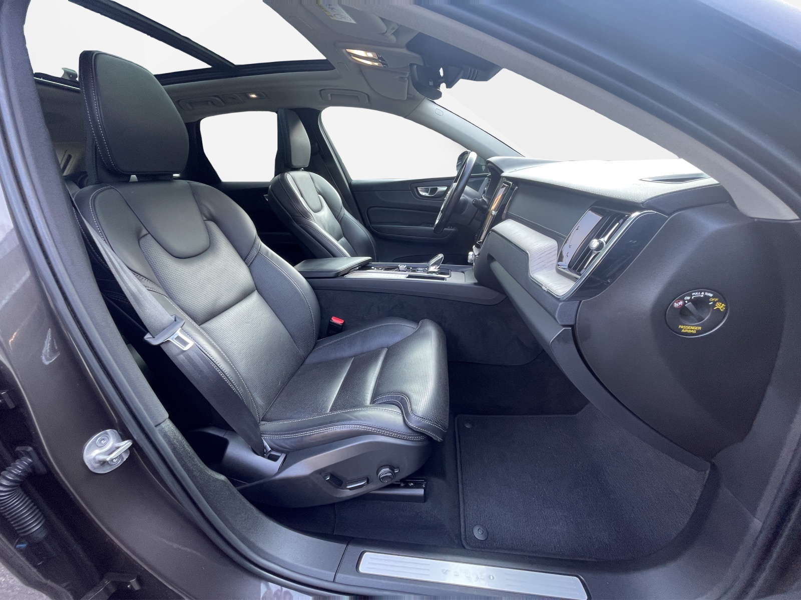 VOLVO XC60 2.0 B4 MH Inscription AWD-image-16