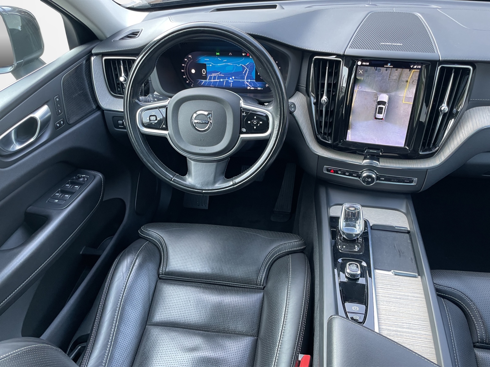 VOLVO XC60 2.0 B4 MH Inscription AWD-image-12