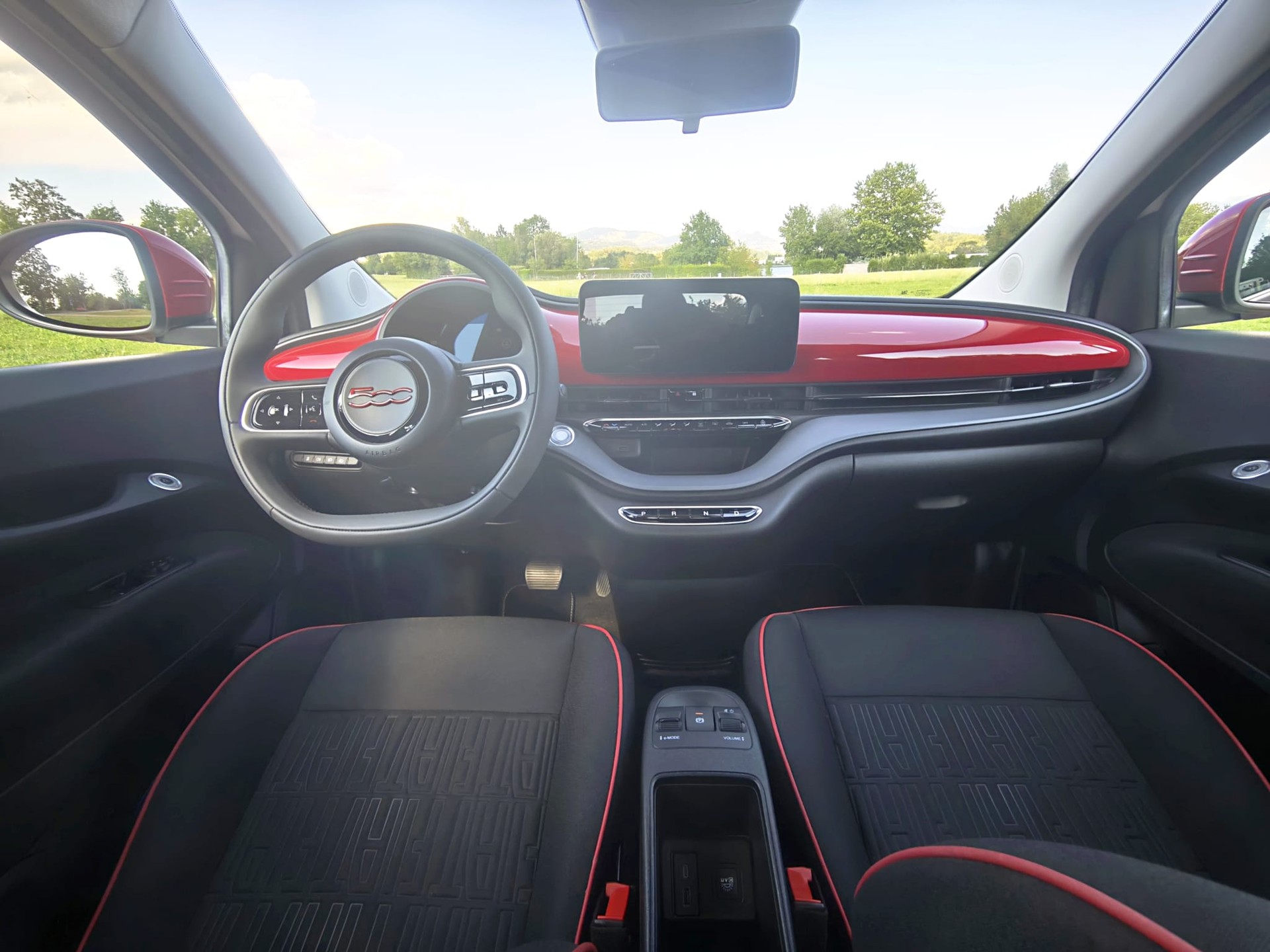 FIAT 500e C Red Swiss Edition (Rarität)-image-11
