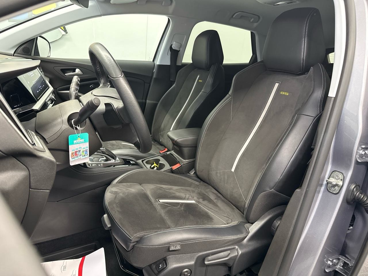 OPEL Grandland 1.6 Hybrid4 GS Line Automatik-showroom-element-3