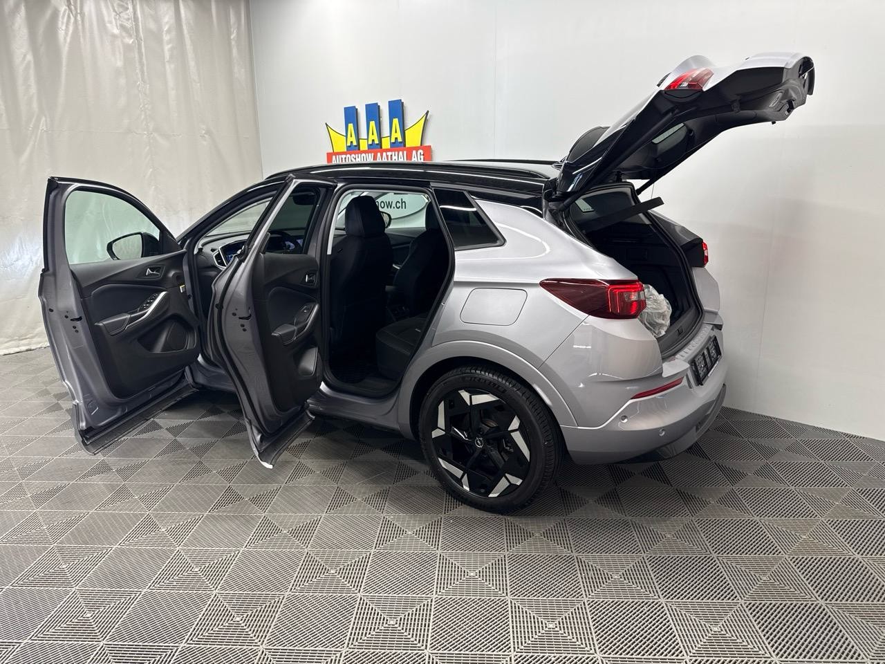 OPEL Grandland 1.6 Hybrid4 GS Line Automatik-image-12