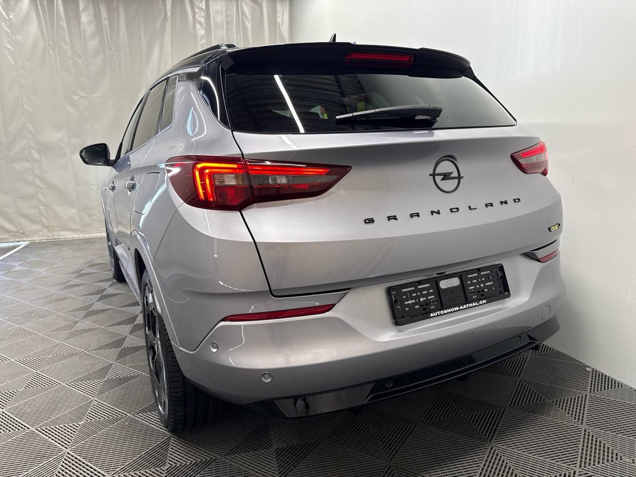 OPEL Grandland 1.6 Hybrid4 GS Line Automatik-image-15