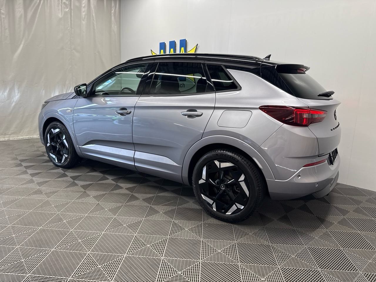 OPEL Grandland 1.6 Hybrid4 GS Line Automatik-showroom-element-1
