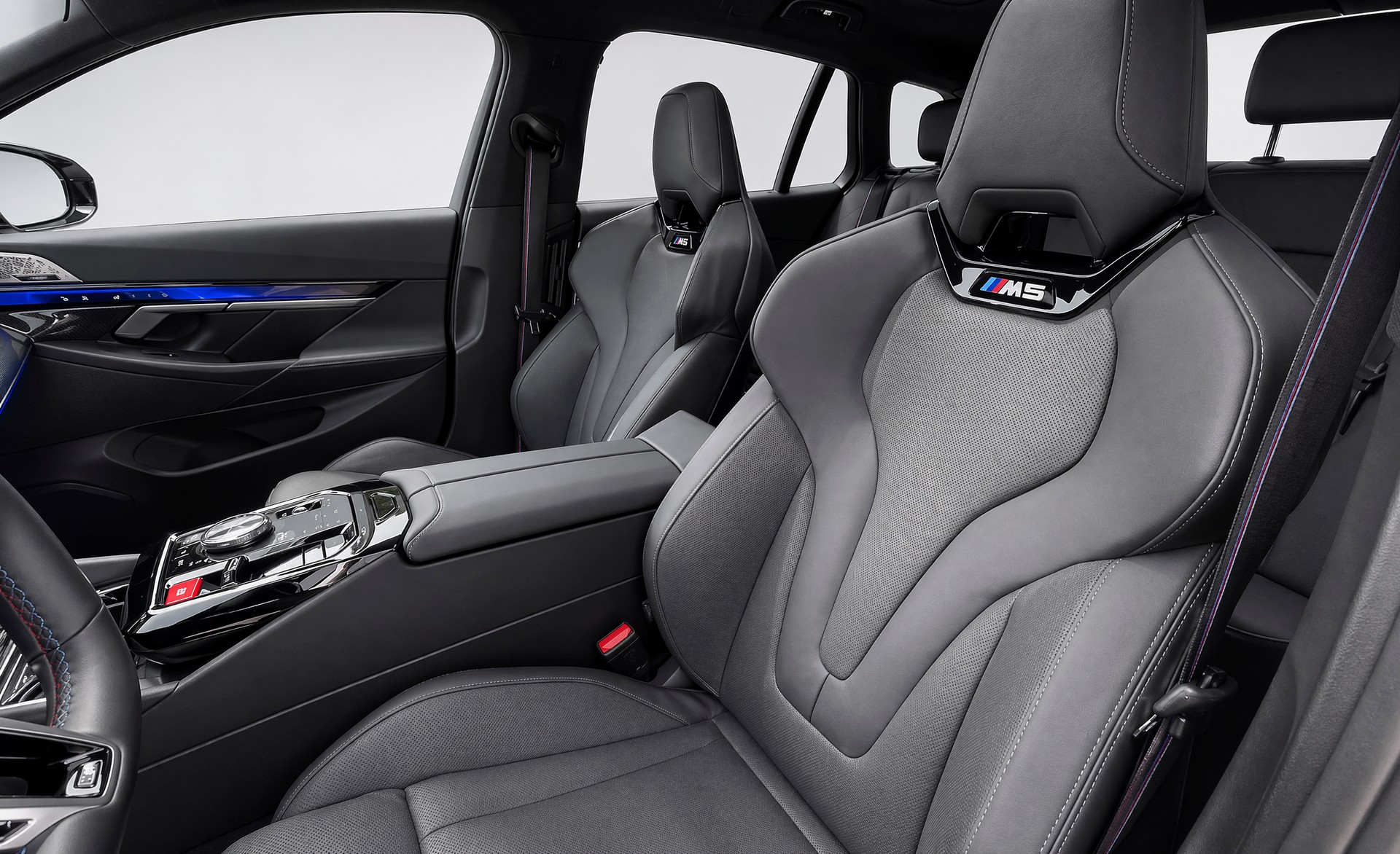 BMW M5 xDrive Touring-image-14
