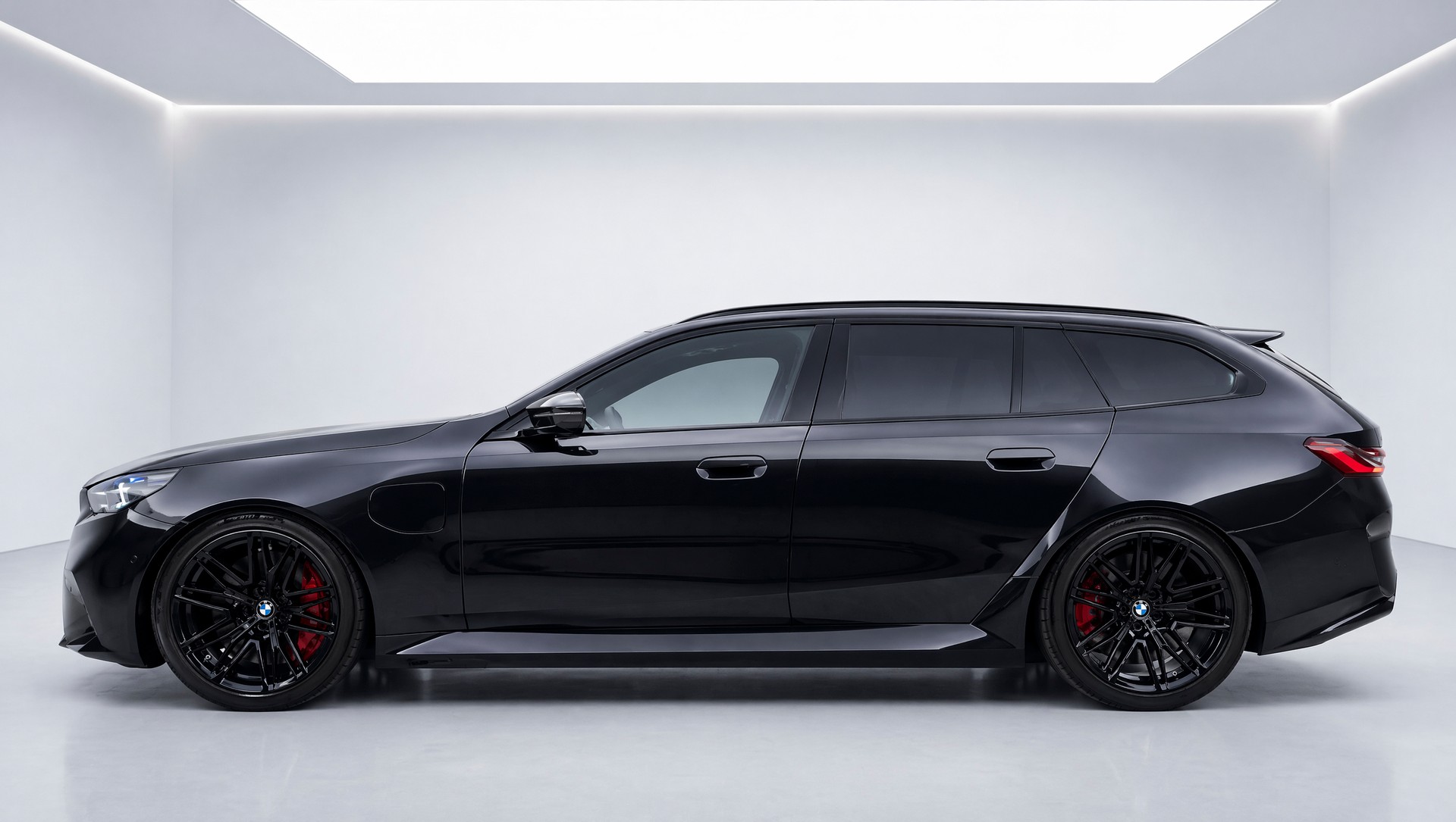 BMW M5 xDrive Touring-image-15