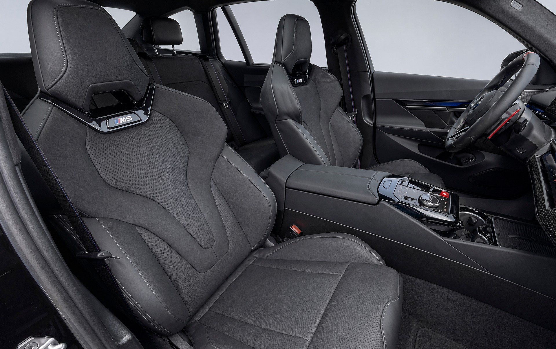 BMW M5 xDrive Touring-image-7