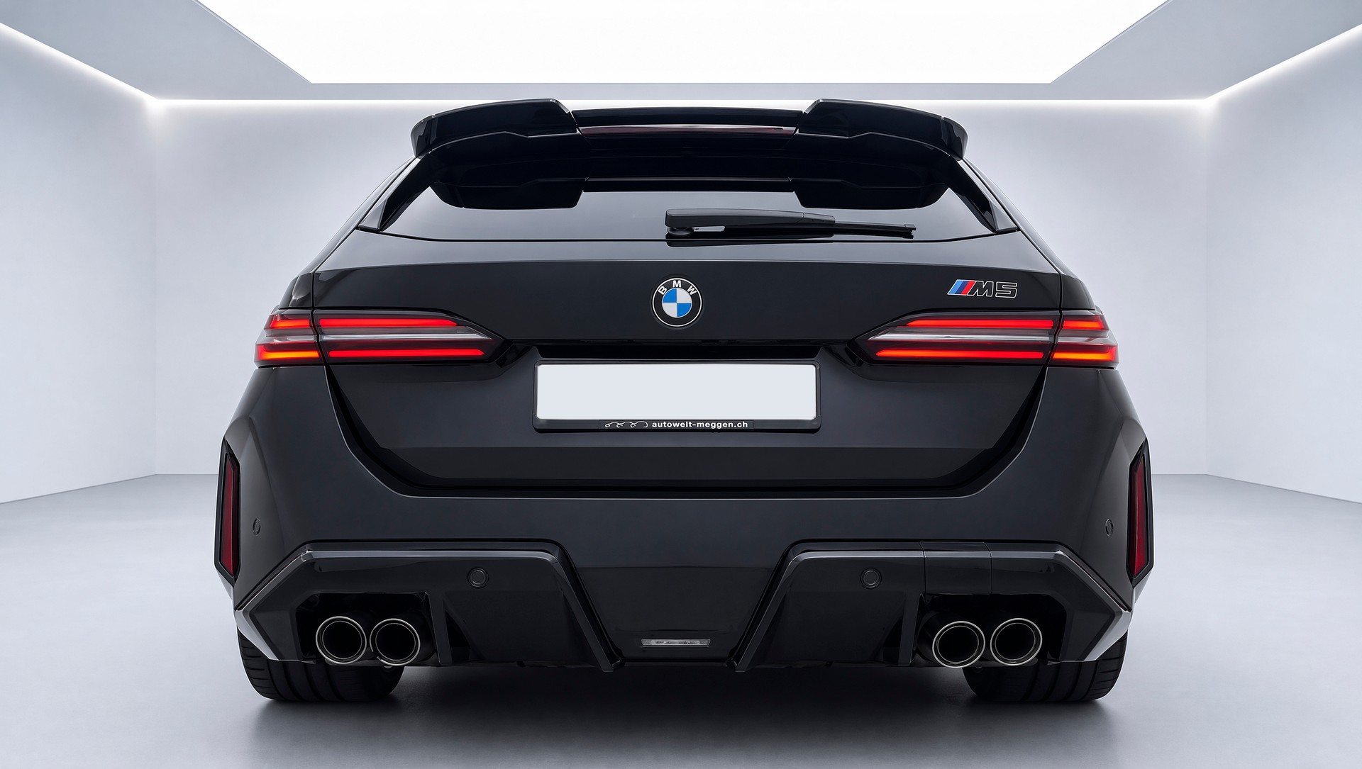 BMW M5 xDrive Touring-image-4