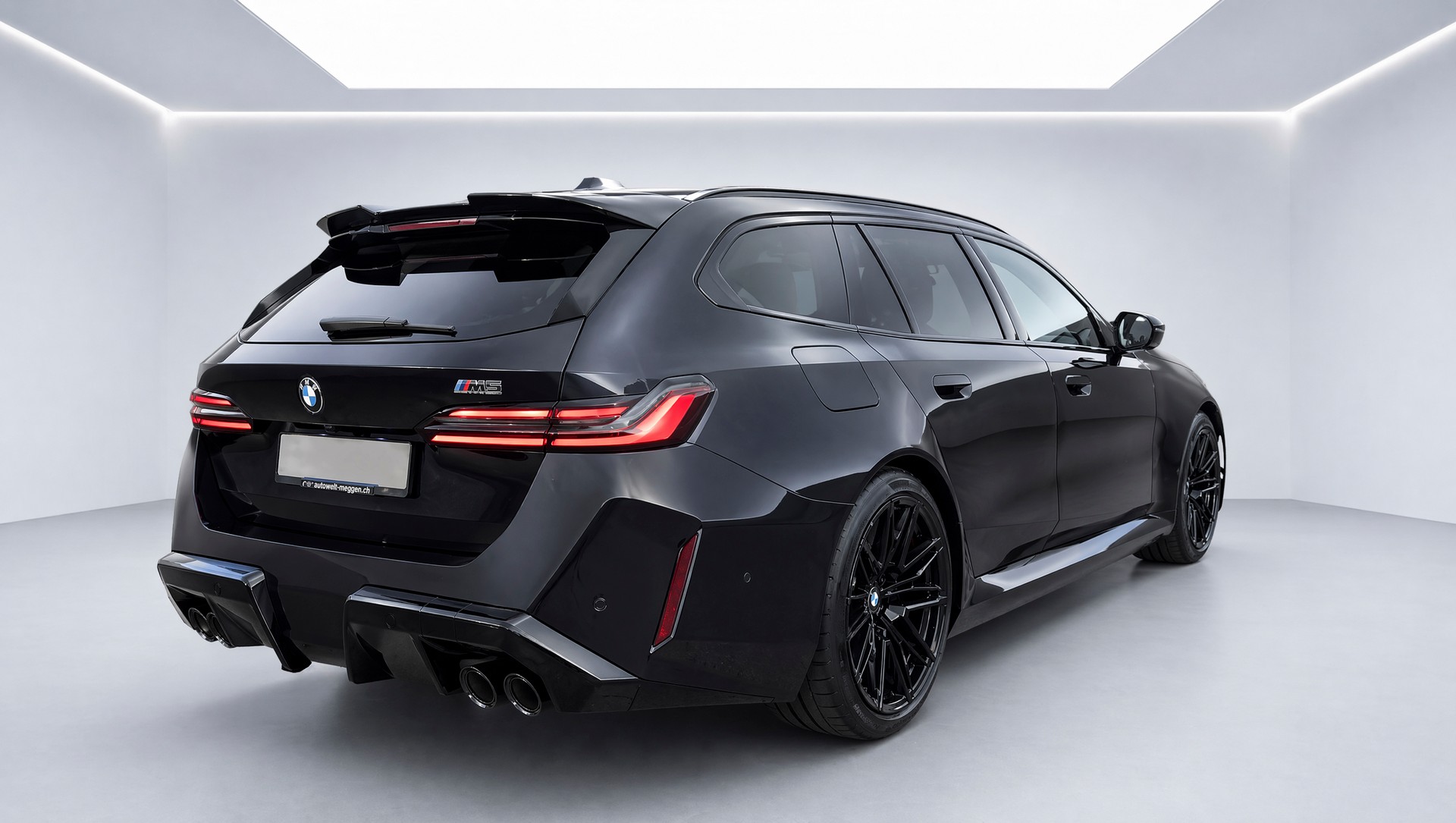 BMW M5 xDrive Touring-image-5