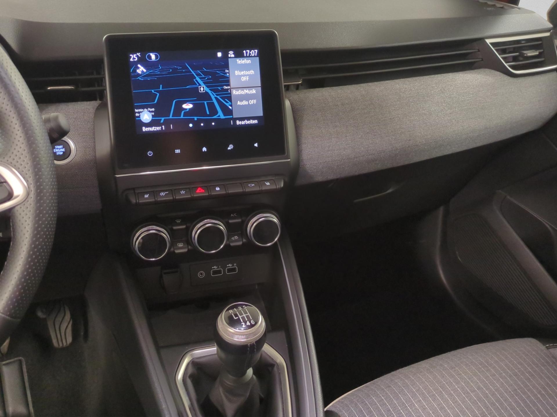 RENAULT Clio 1.0 Techno-image-11