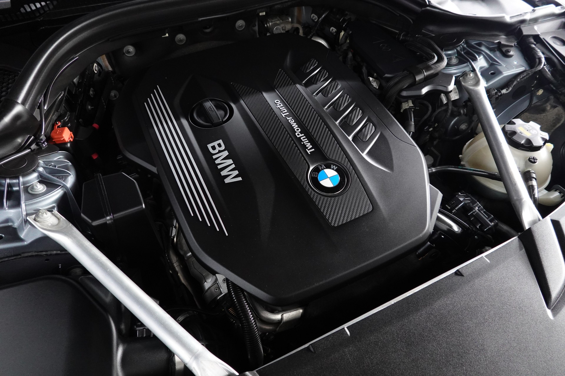 BMW 630d GT X-DRIVE SPORT LINE STEPTRONIC CH-FZ ON TOP-showroom-element-3