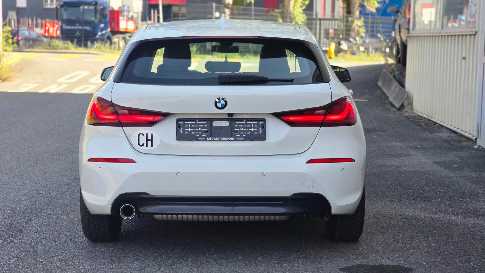 BMW 118i Essential Edition-image-4