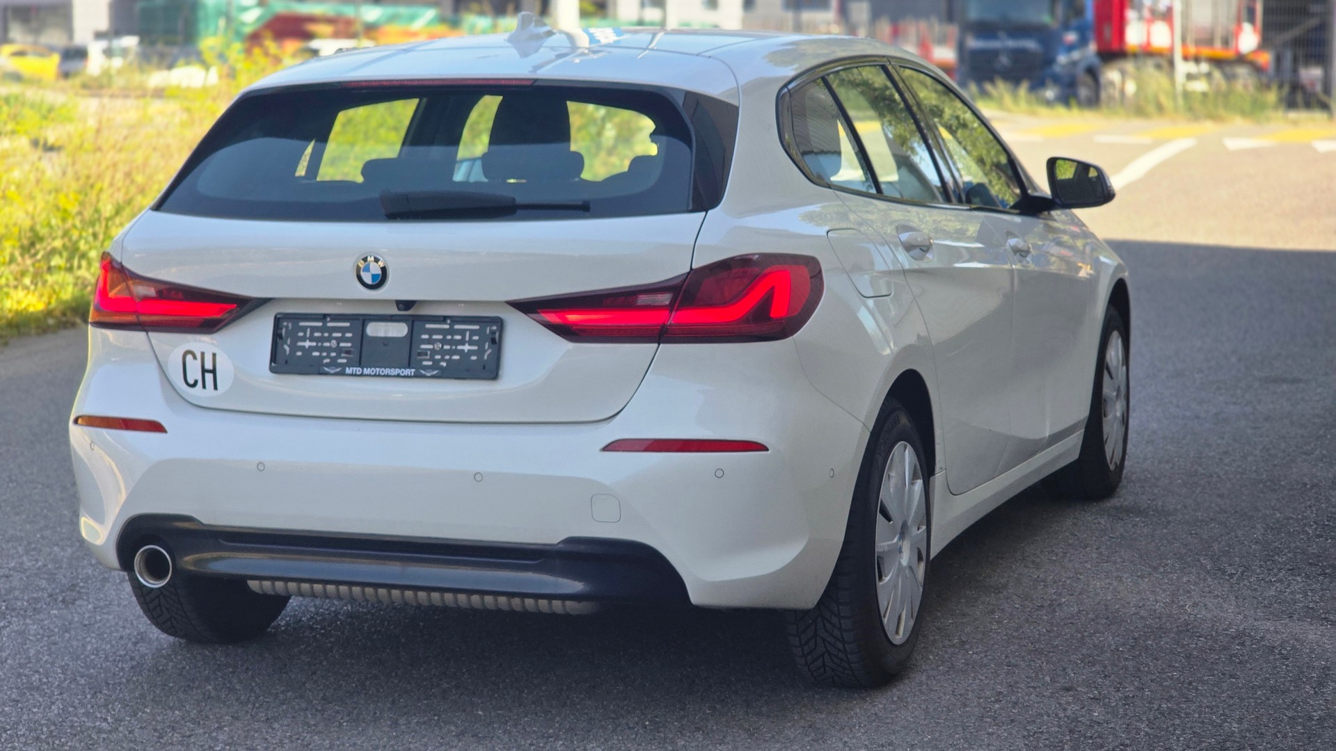 BMW 118i Essential Edition-image-3
