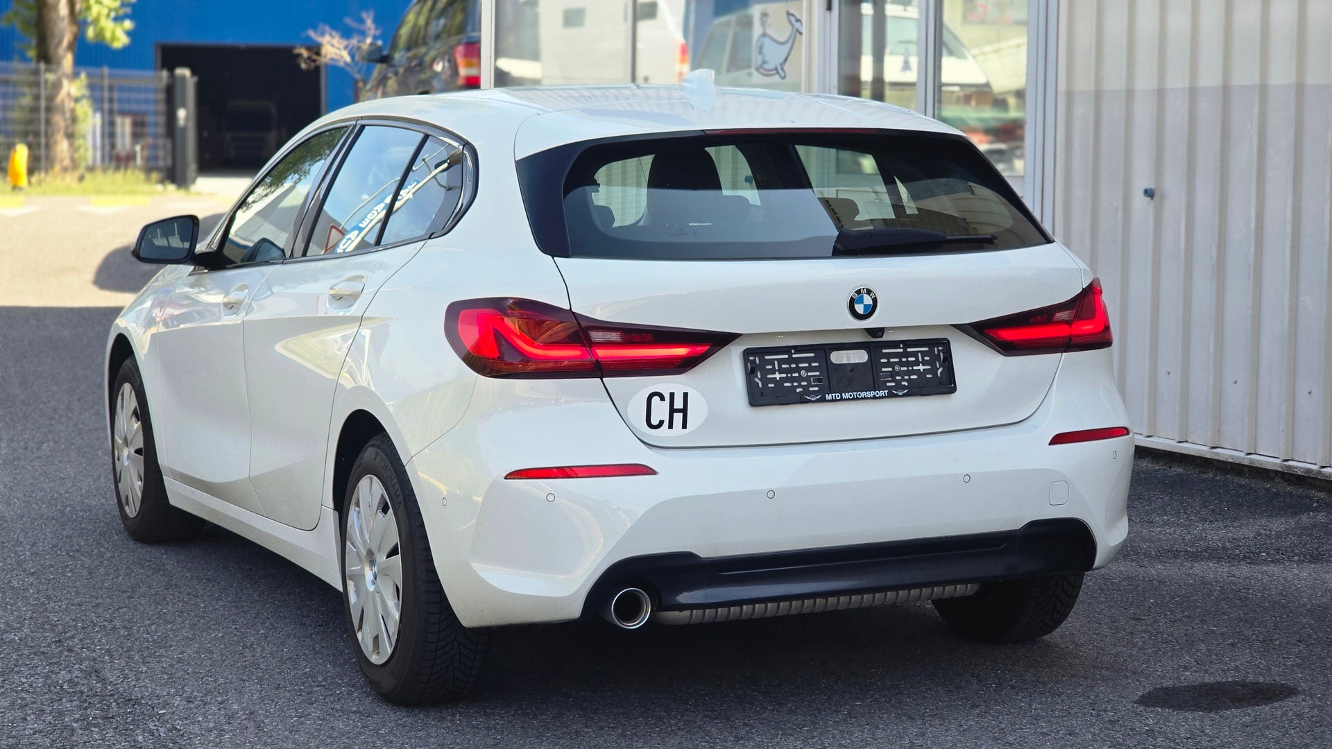 BMW 118i Essential Edition-image-5