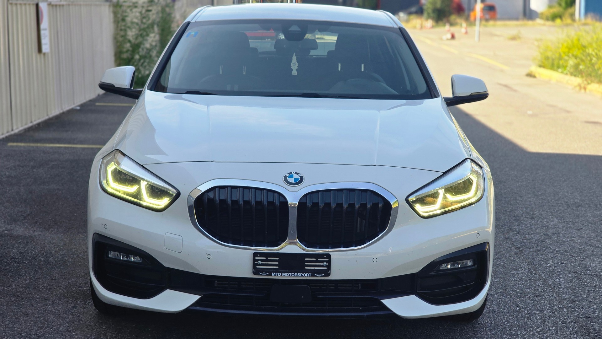 BMW 118i Essential Edition-image-0