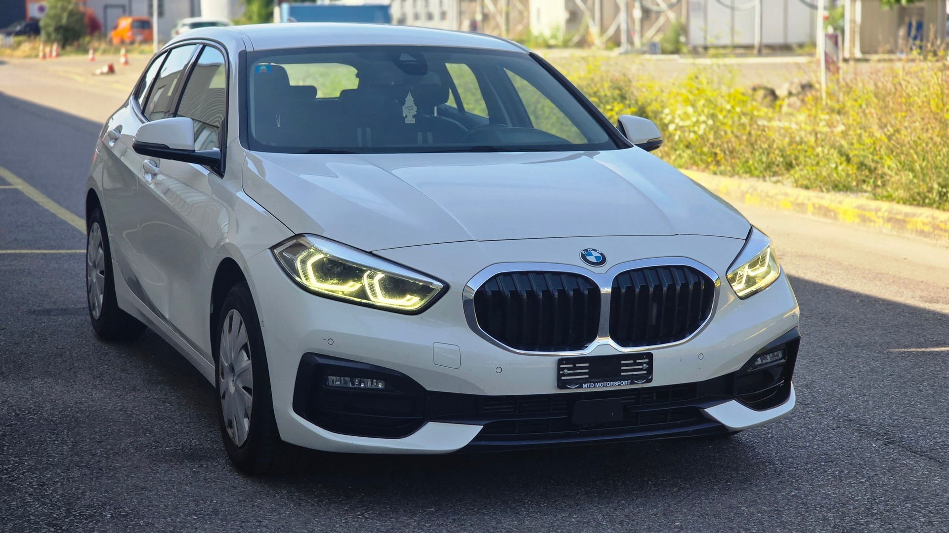 BMW 118i Essential Edition-image-1