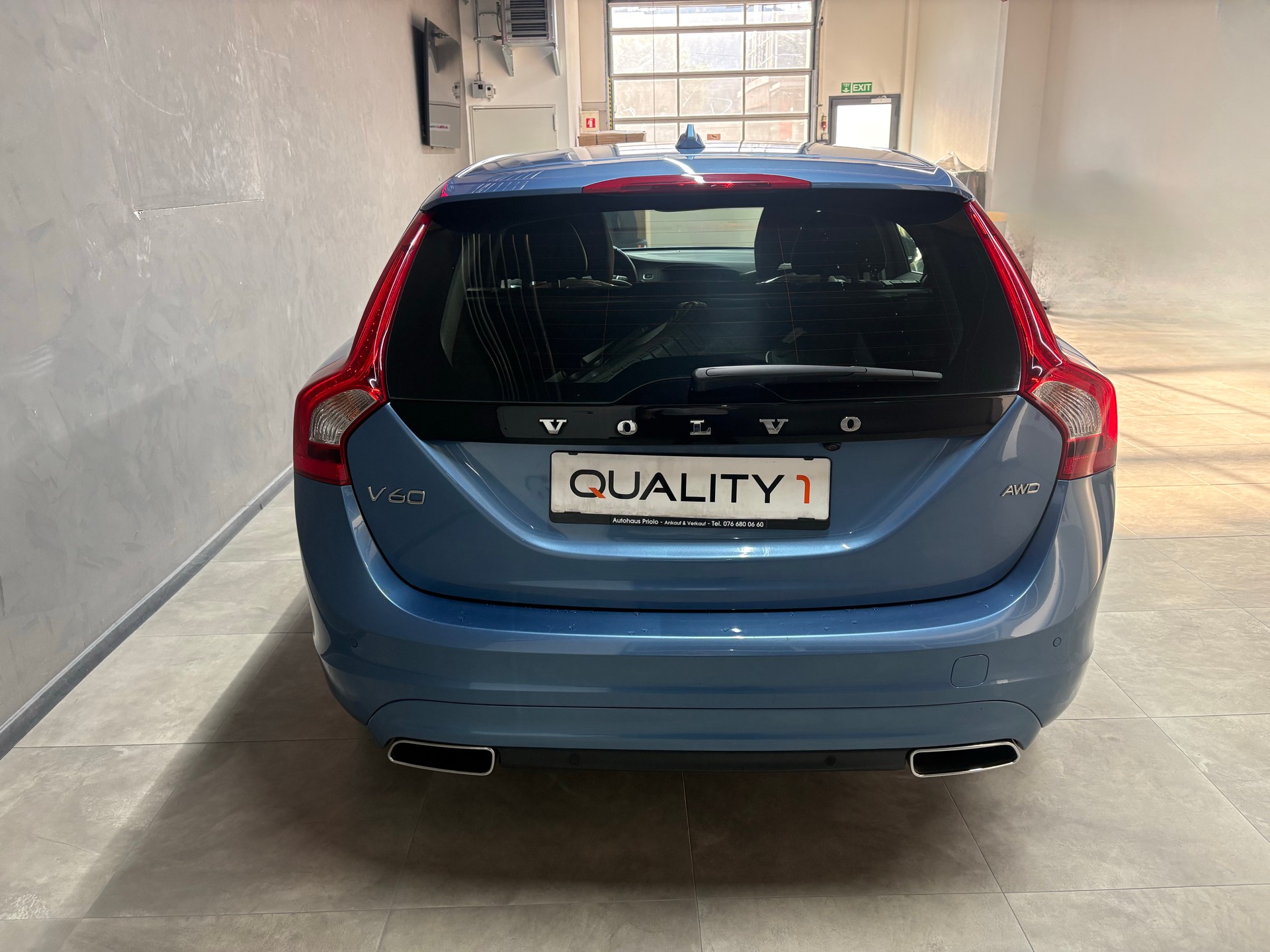 VOLVO V60 D4 AWD Momentum Geartronic-image-4