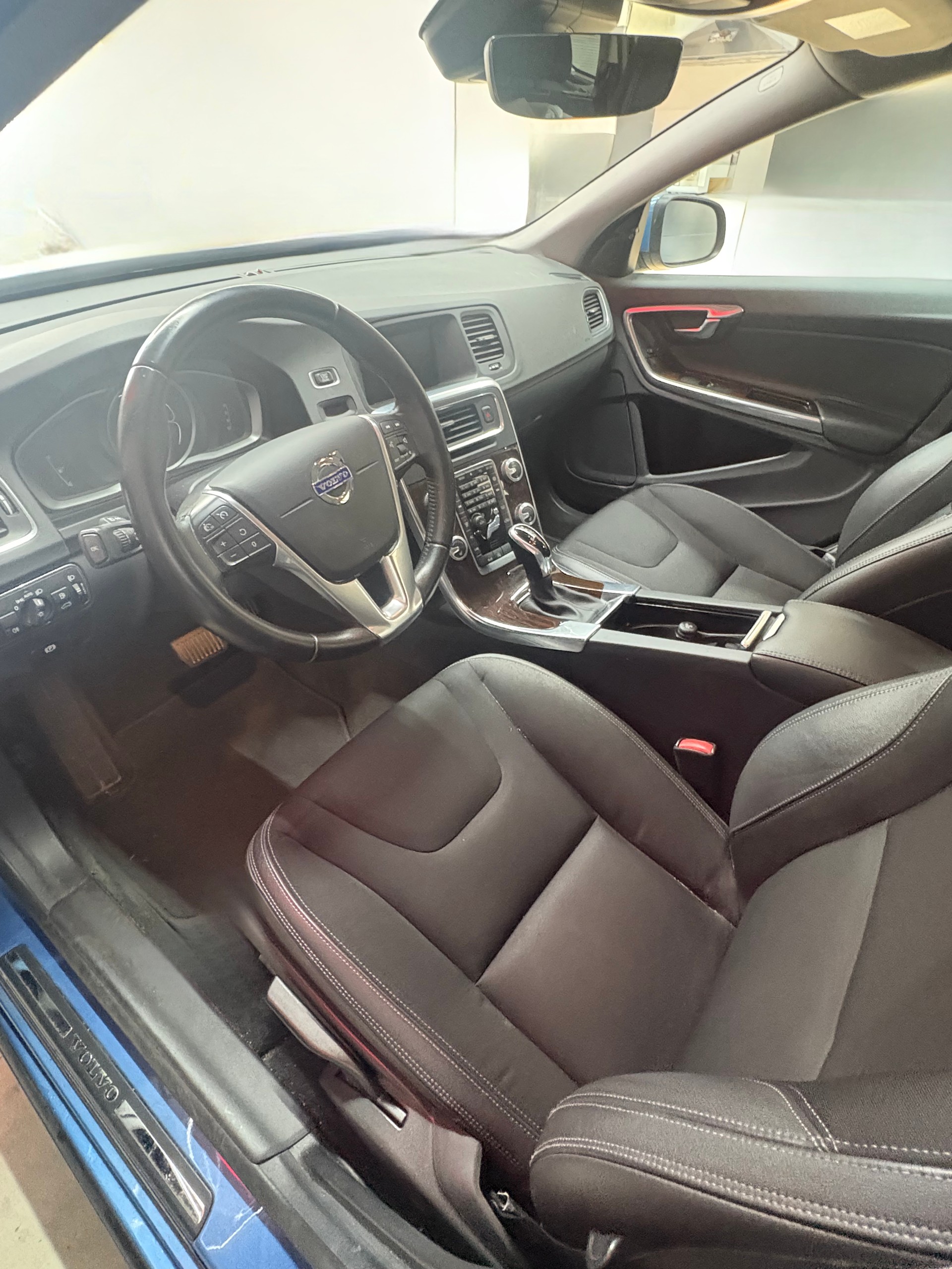VOLVO V60 D4 AWD Momentum Geartronic-image-7