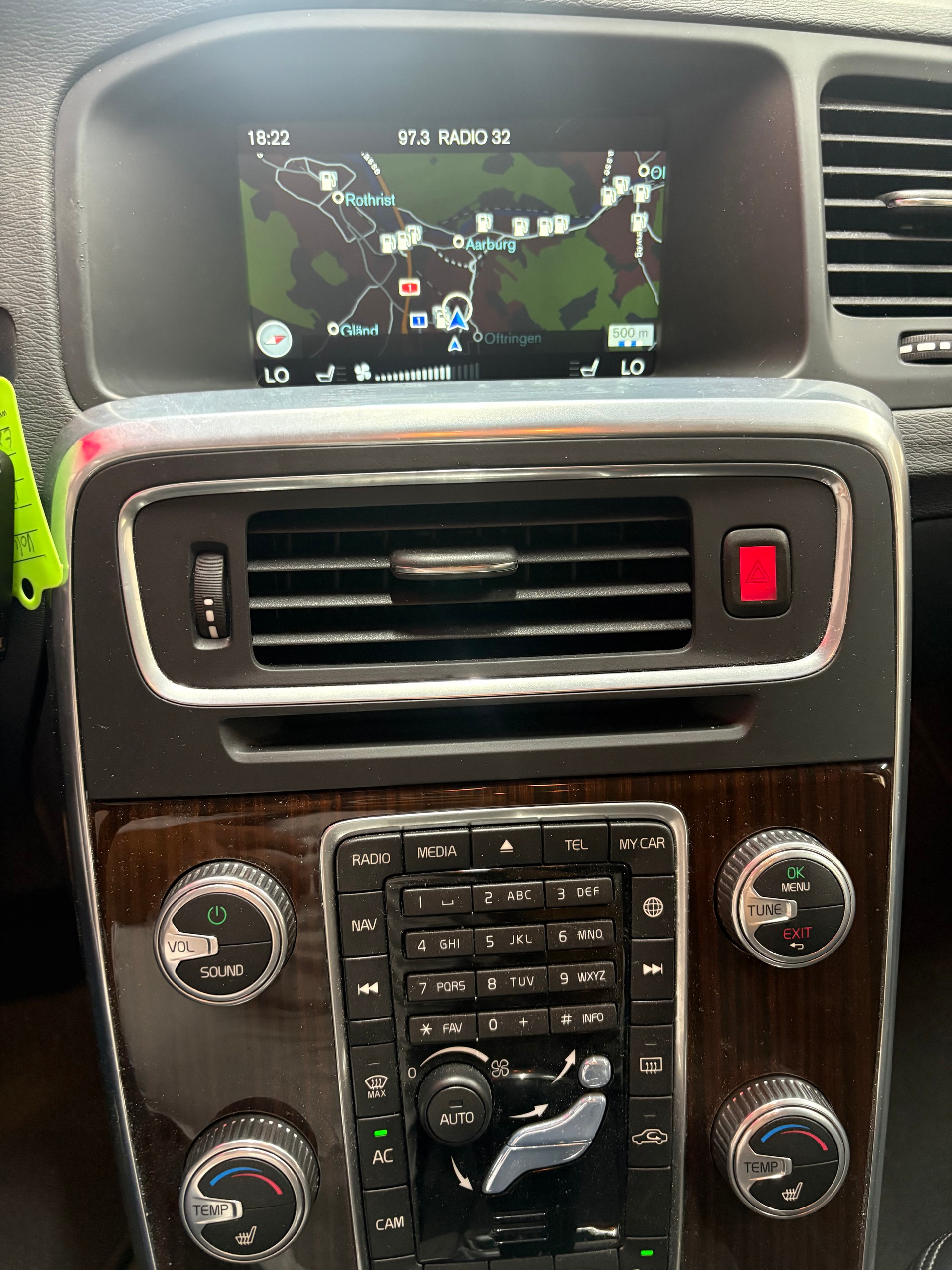 VOLVO V60 D4 AWD Momentum Geartronic-image-13