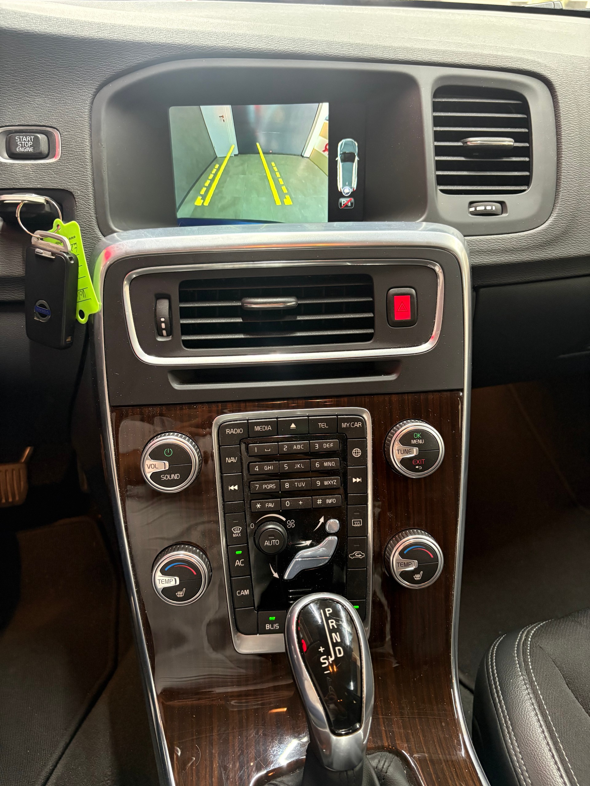 VOLVO V60 D4 AWD Momentum Geartronic-image-12