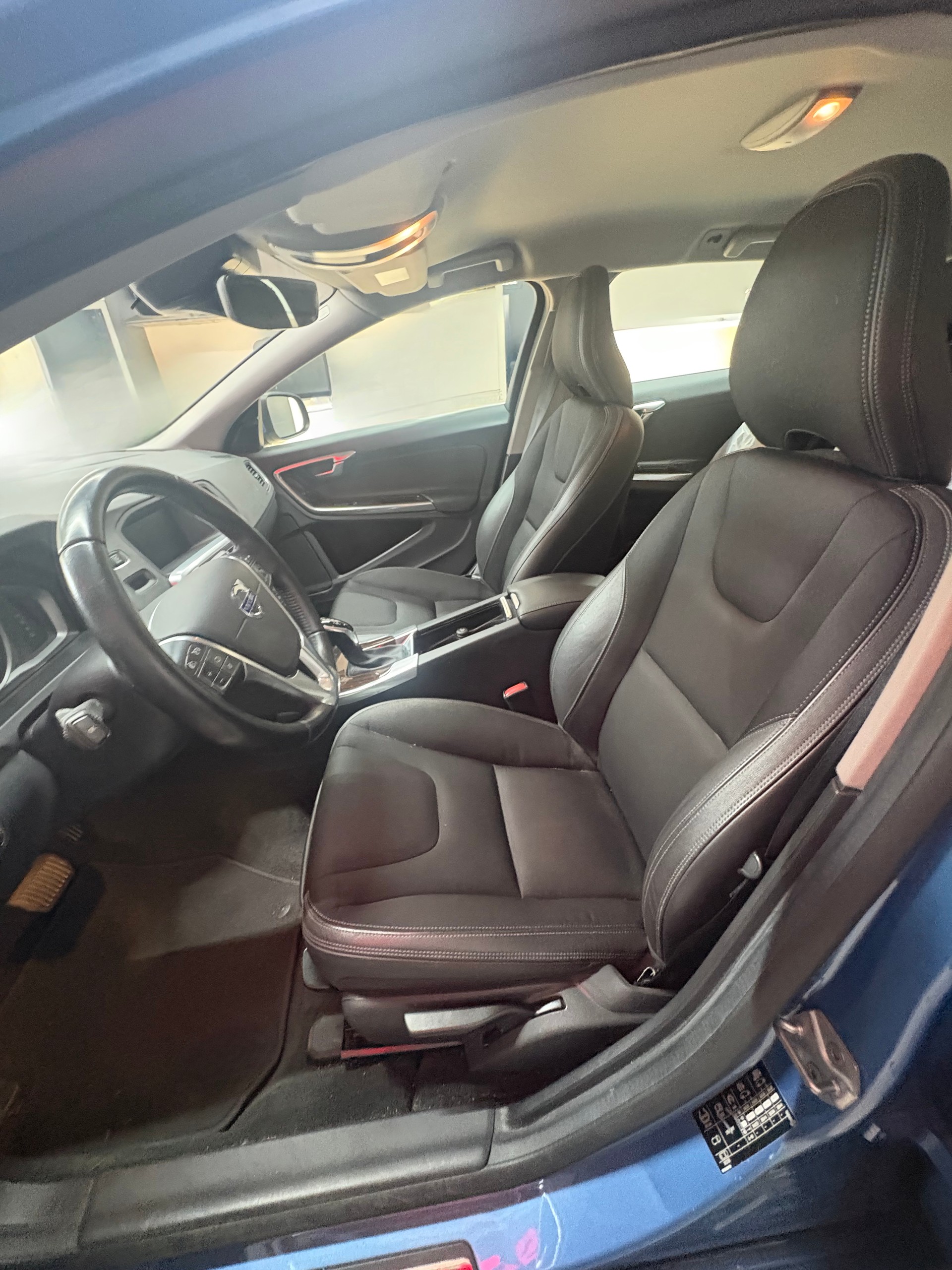 VOLVO V60 D4 AWD Momentum Geartronic-image-6