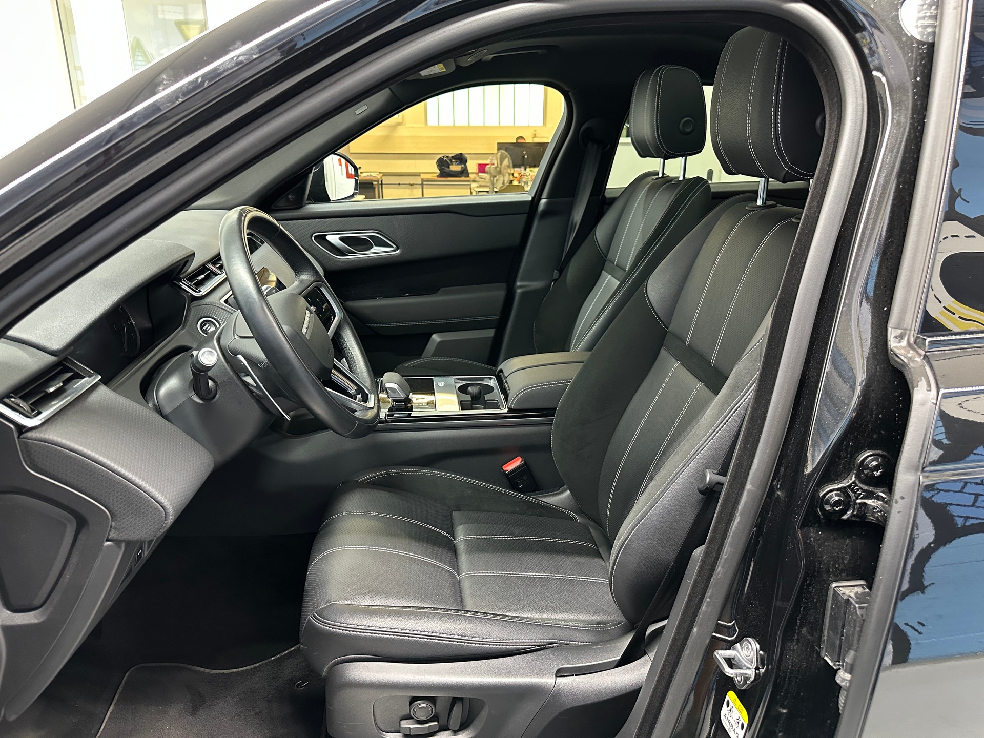 LAND ROVER Range Rover Velar R-Dynamic P 250 SE Automatic-image-8
