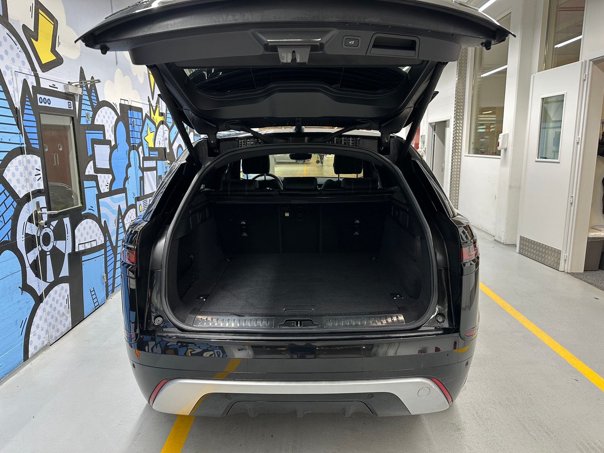 LAND ROVER Range Rover Velar R-Dynamic P 250 SE Automatic-image-5