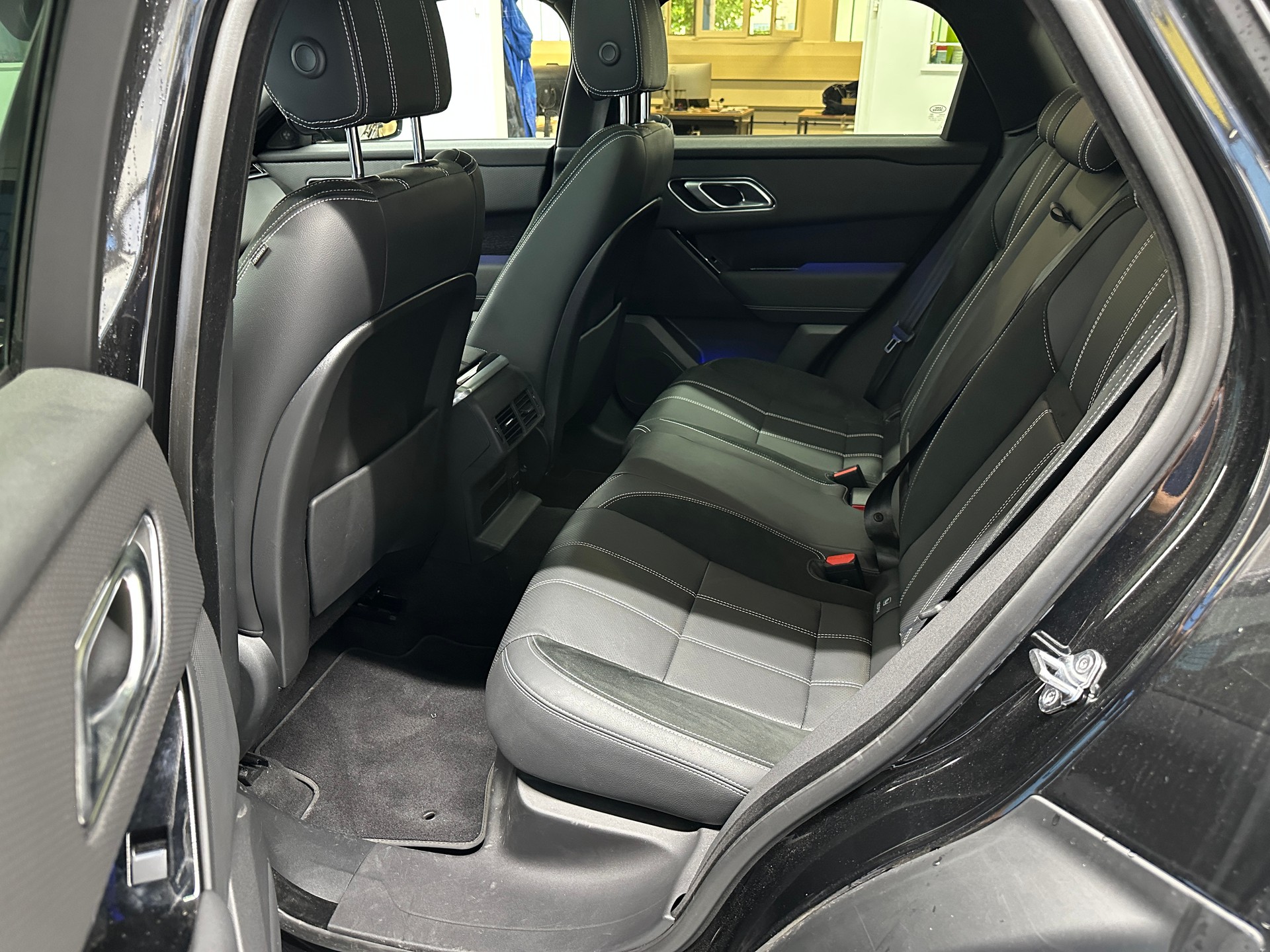 LAND ROVER Range Rover Velar R-Dynamic P 250 SE Automatic-image-9