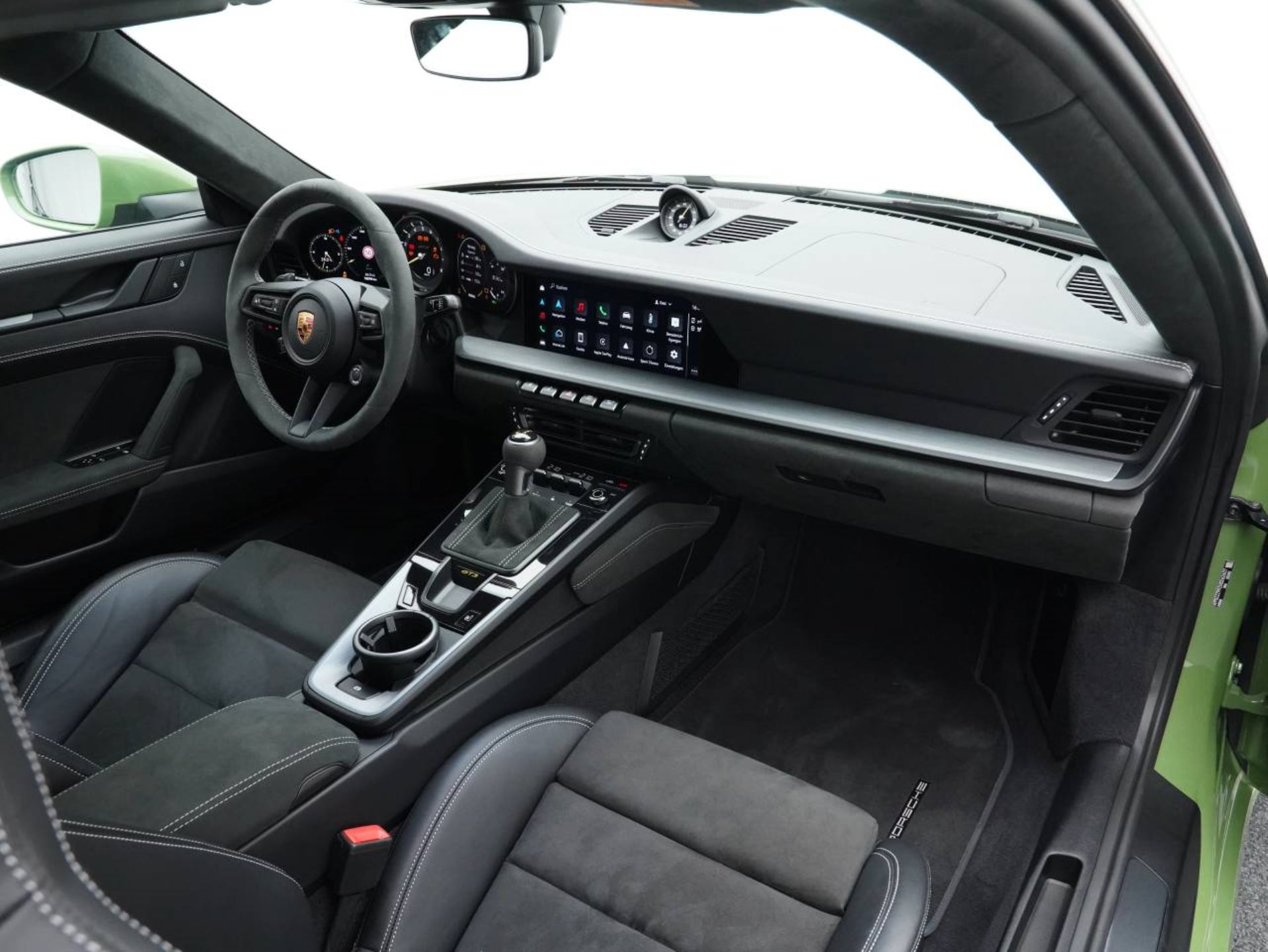 PORSCHE 911 GT3-image-25