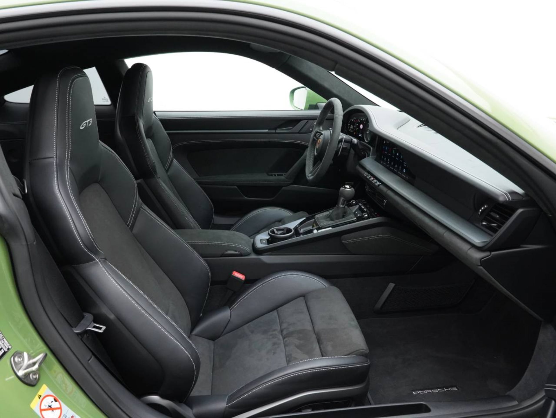 PORSCHE 911 GT3-image-24